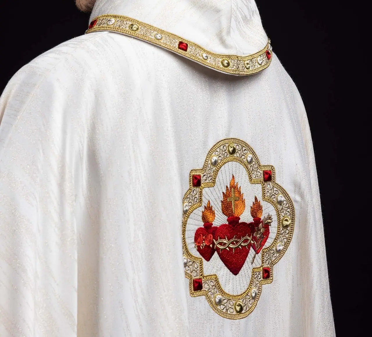 Embroidered chasuble with the image of the Three Hearts
