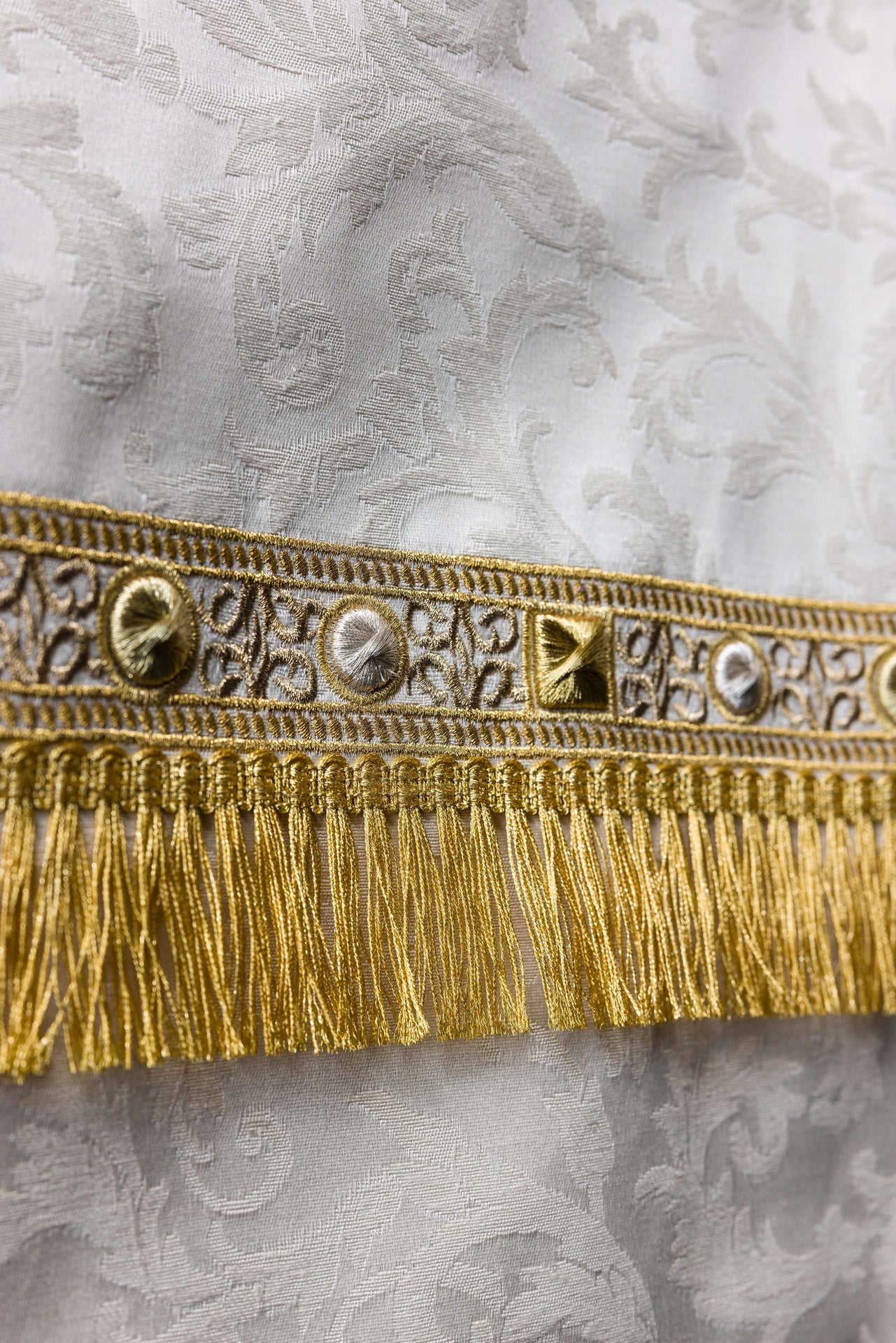 Servilleta para lectorio con bordado de cordero tela jacquard ecru