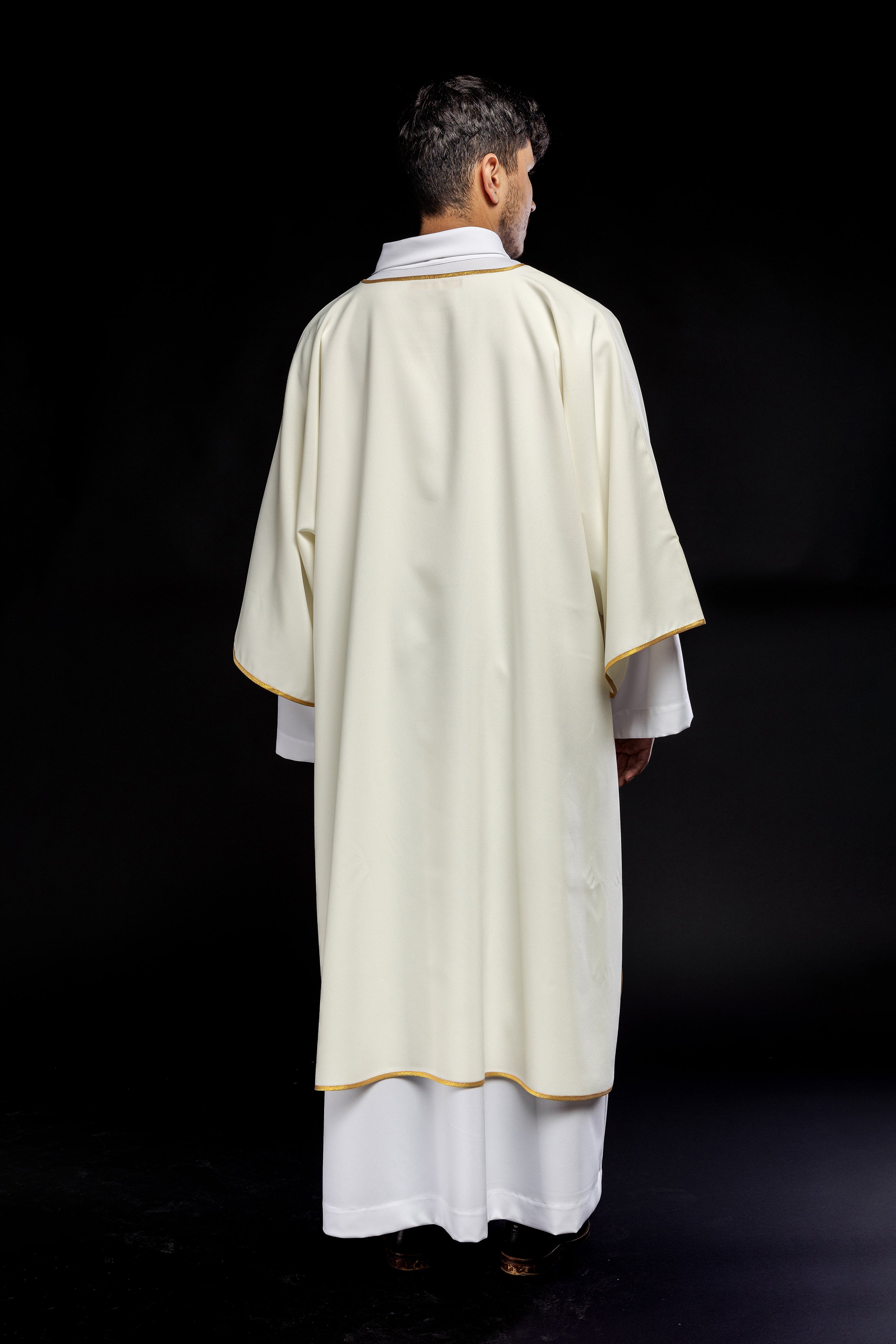 Dalmáticas lisas con ribete dorado ecru