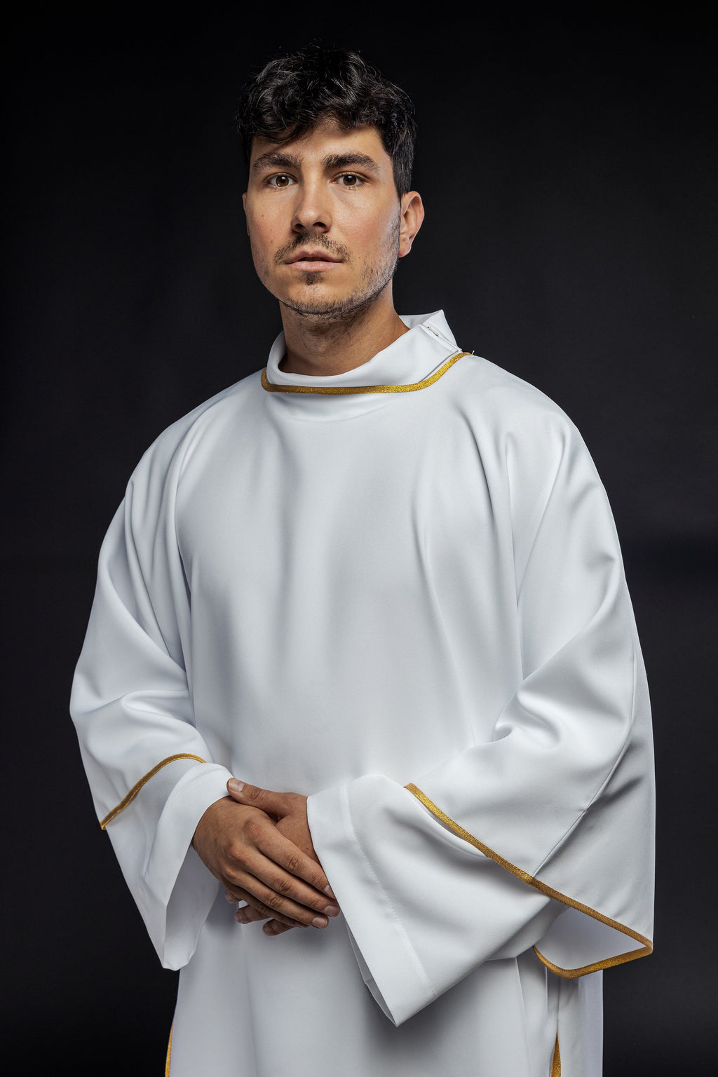 Dalmáticas lisas con ribete dorado blanco