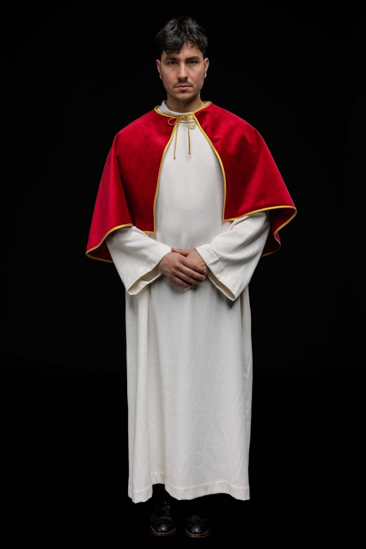 Aksamitna pelerynka ministrancka z wiązaniem czerwona