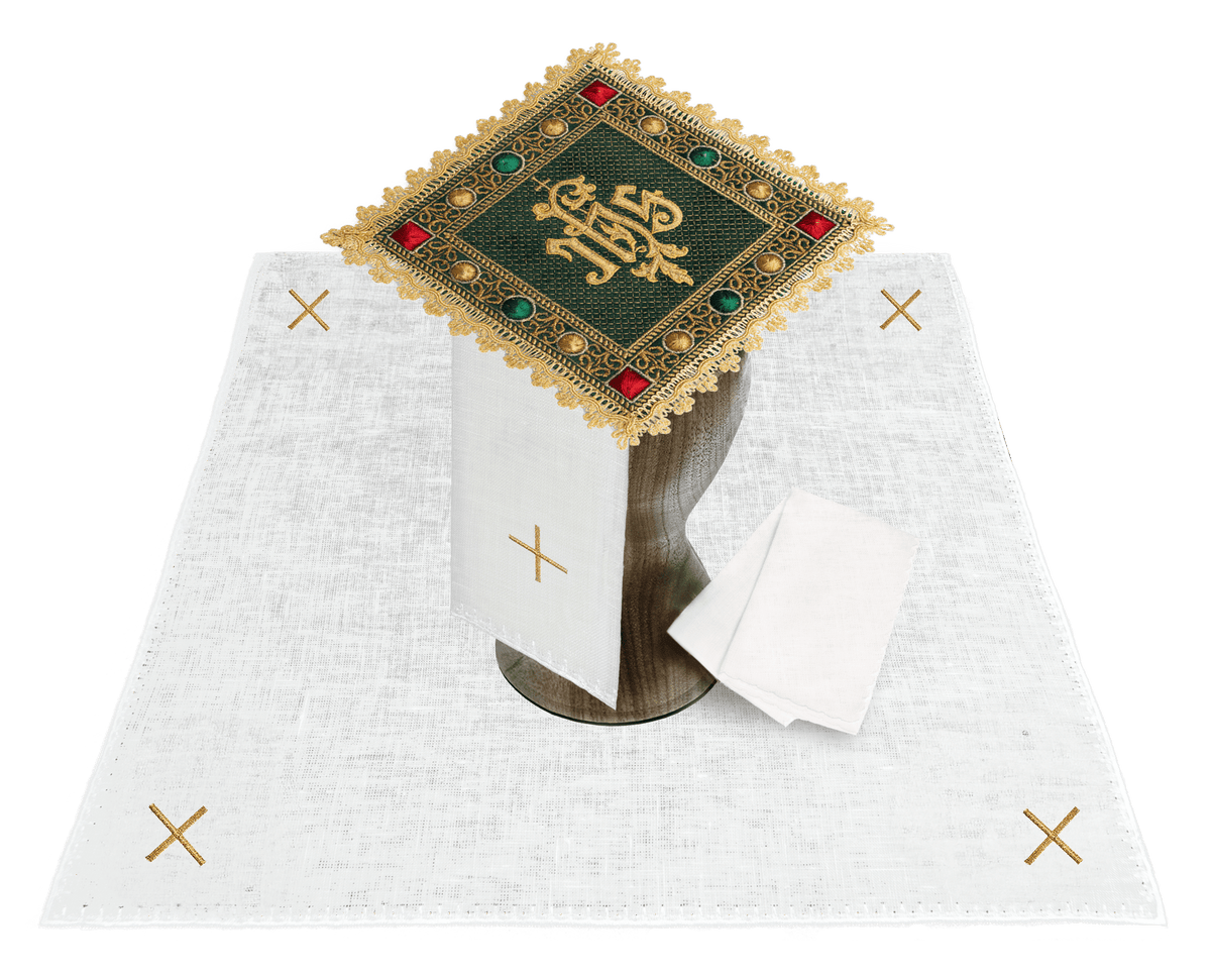 Aksamitny komplet kielichowy w kolorze zielonym z haftowanym symbolem IHS