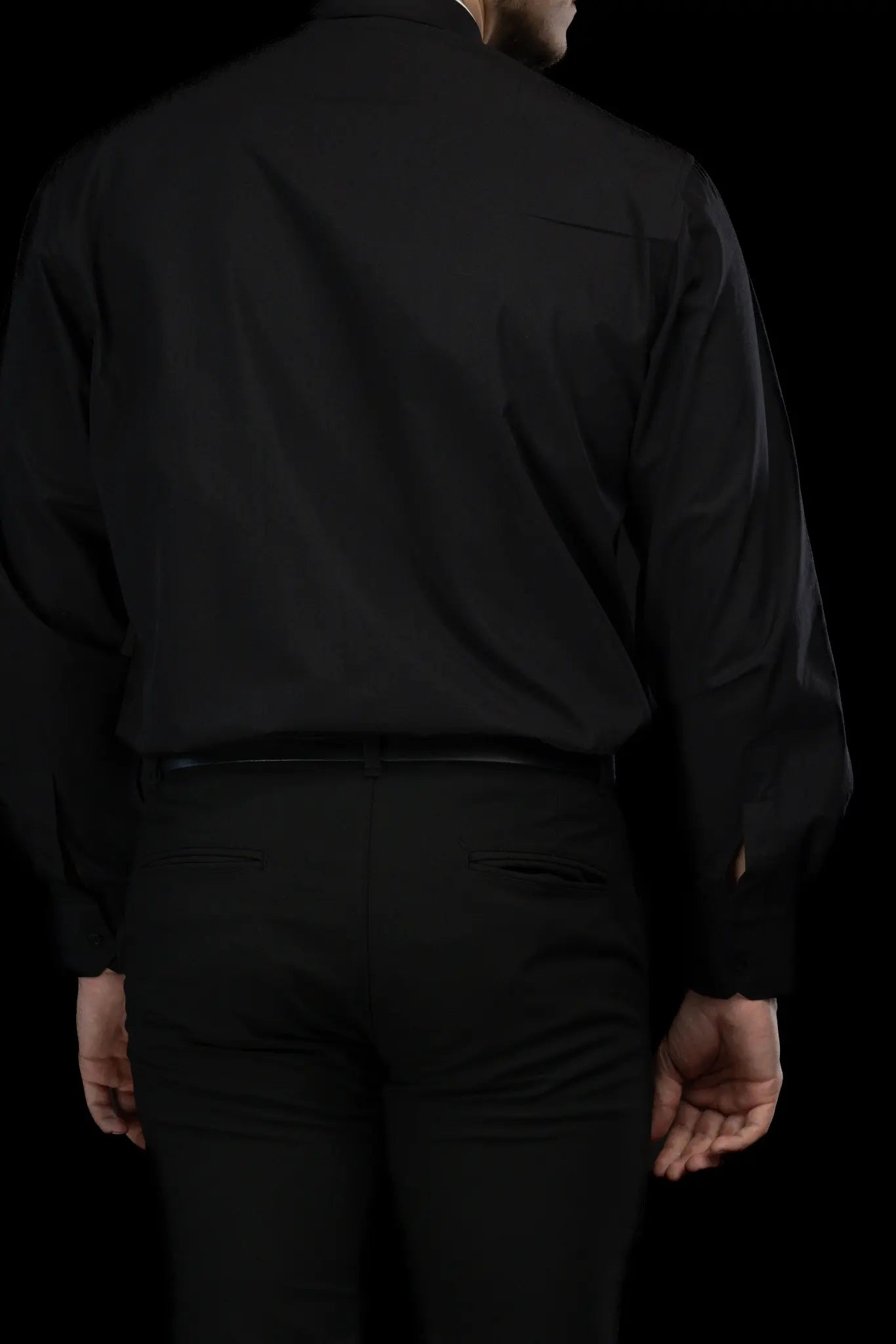 Camisa romana para clero negra de manga larga con solapa de cuello