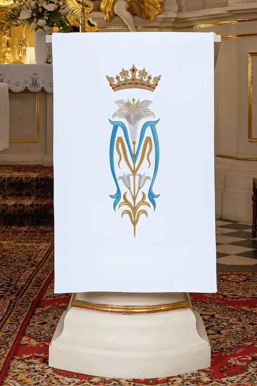 Servilleta bordada para atril con motivo mariano