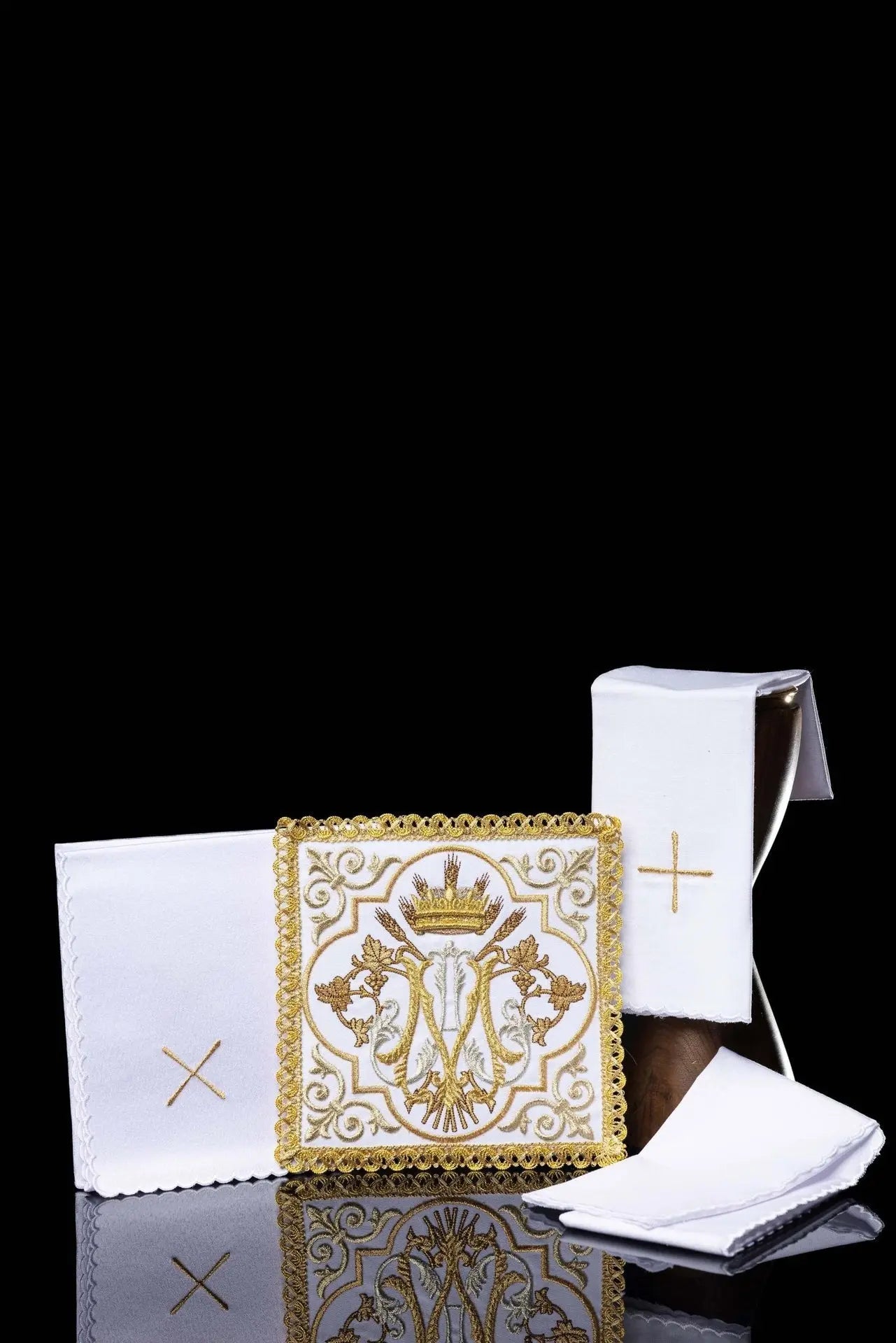 Juego de lino para cáliz con bordado de emblema mariano