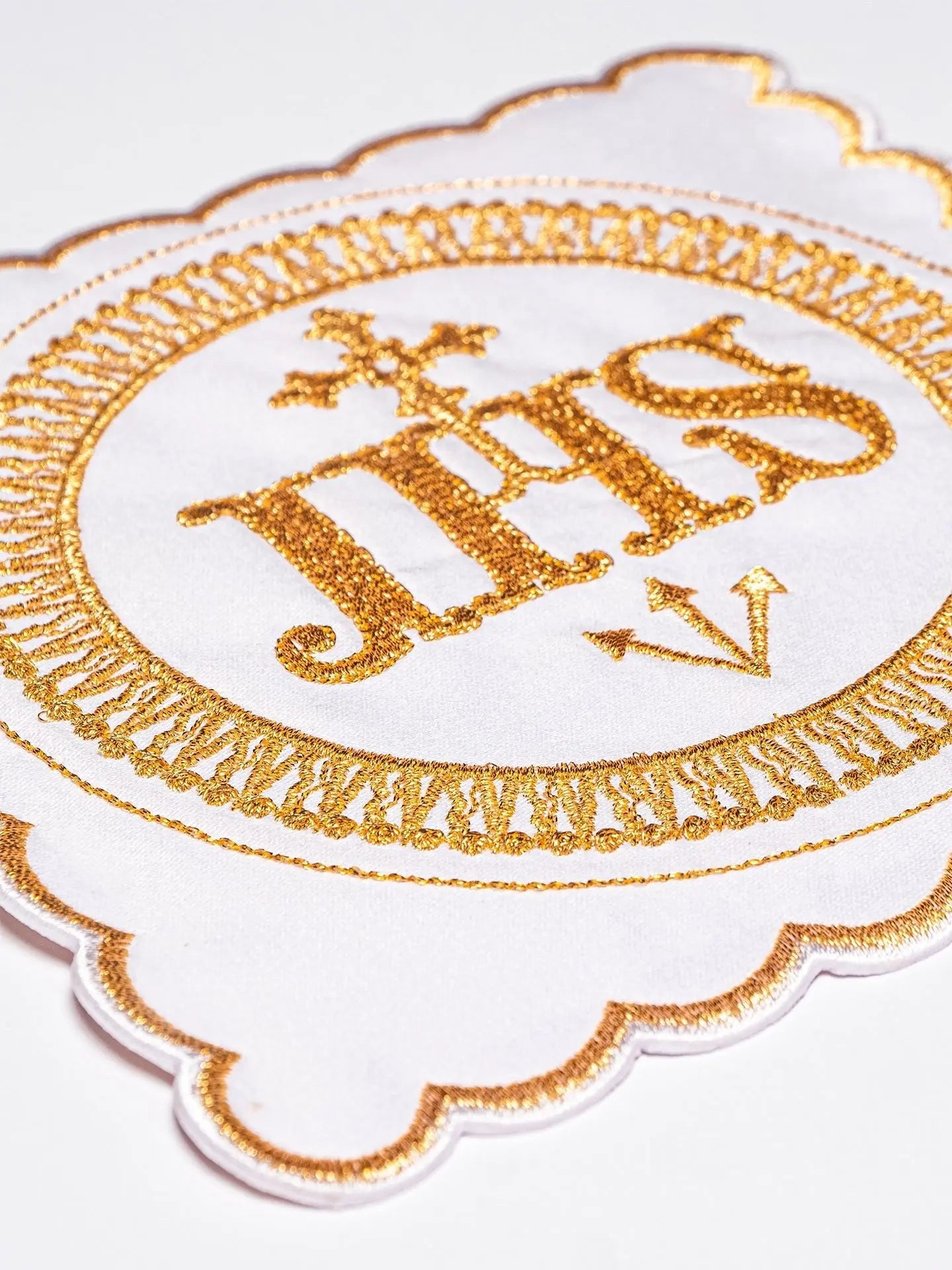 Lino para cáliz bordado con oro IHS