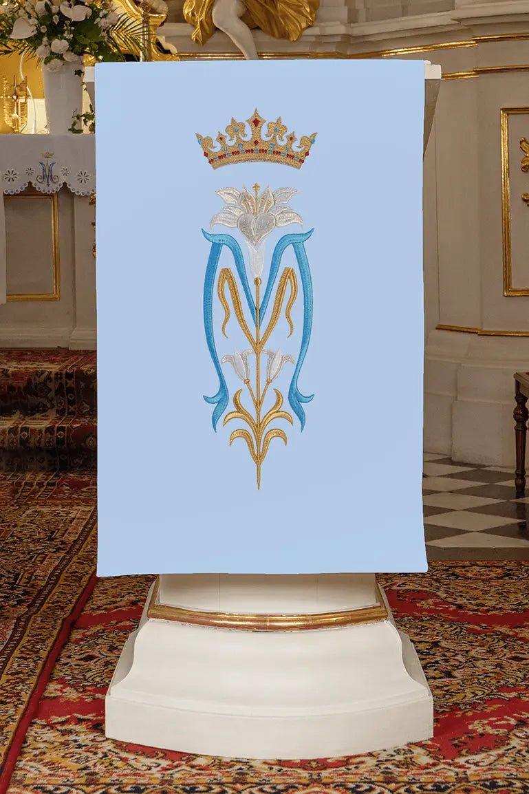 Servilleta bordada para atril con motivo mariano