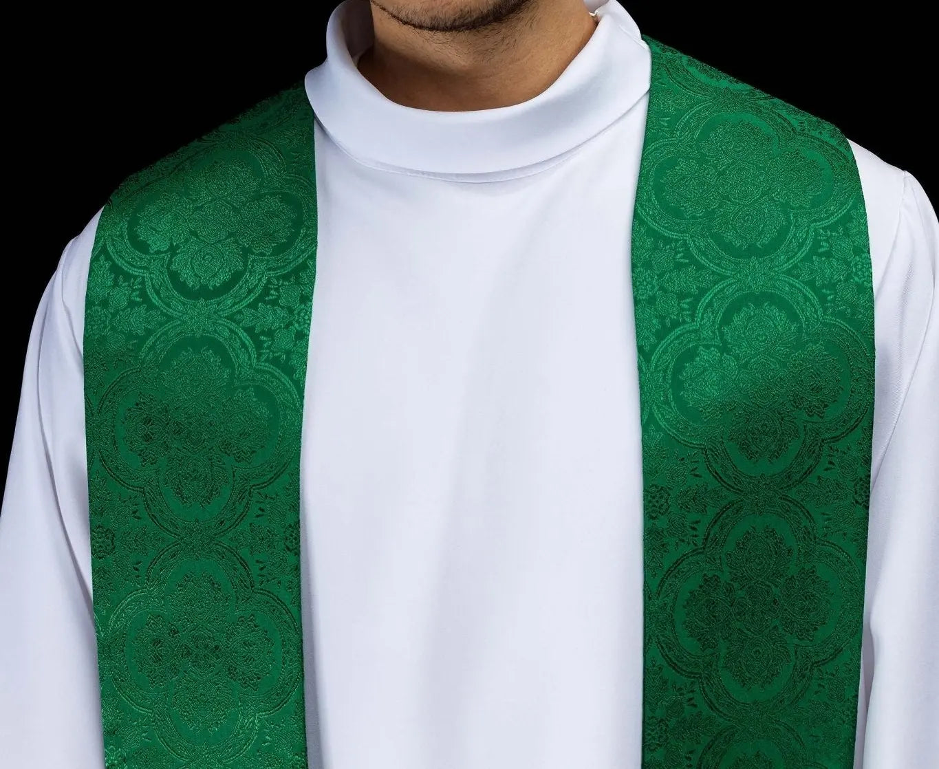 Estola verde de jacquard con Cruz bordada