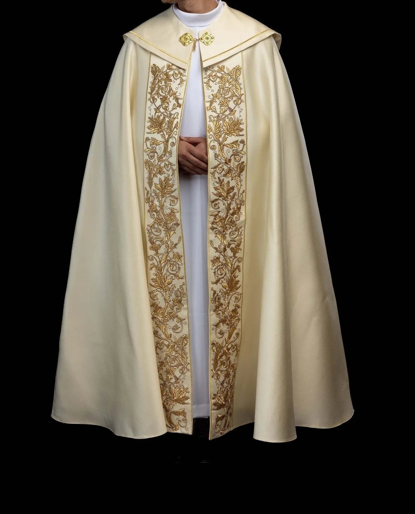 Capa litúrgica con bordado del Sagrado Corazón de Jesús