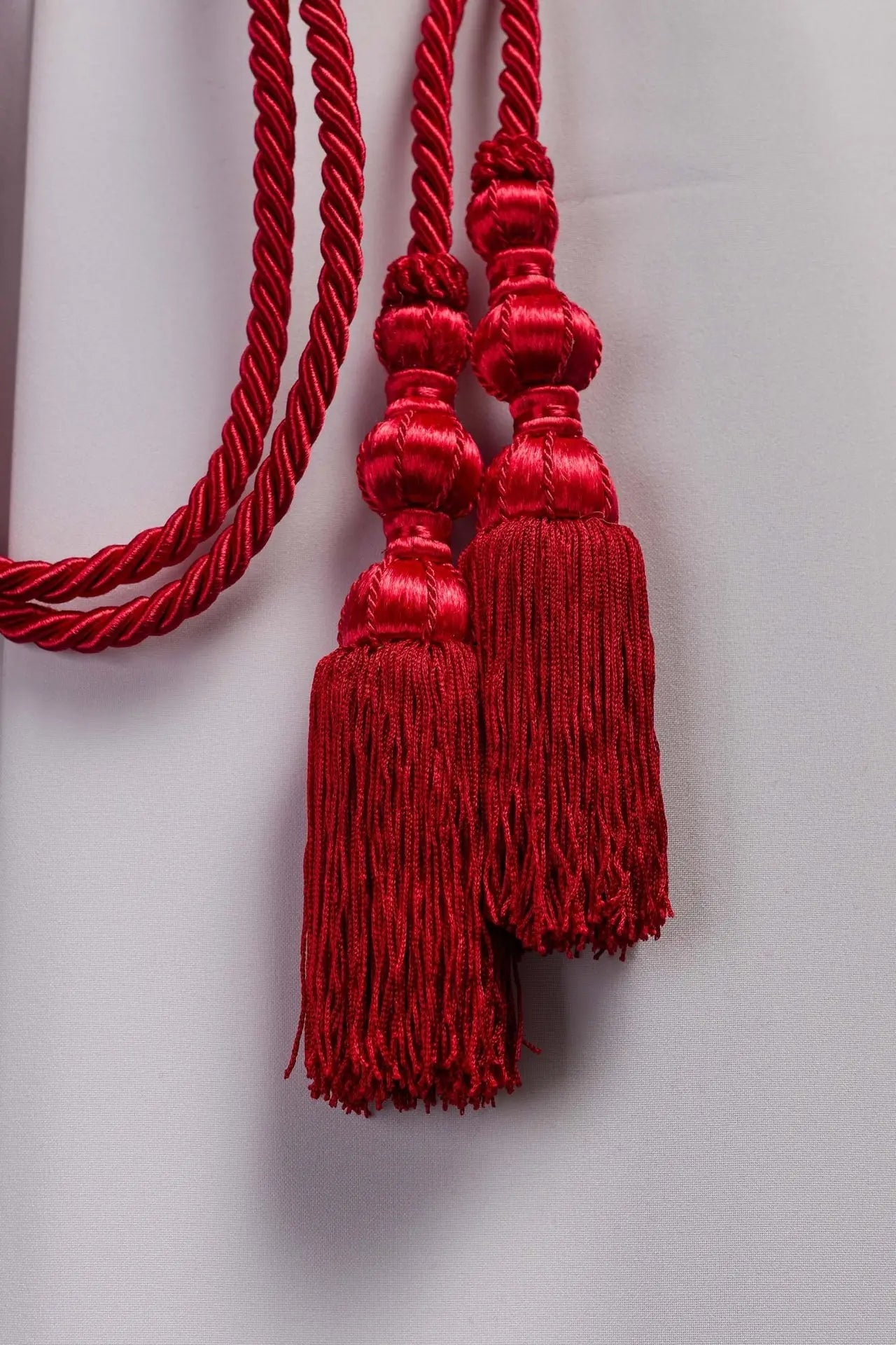 Cingulo litúrgico rojo