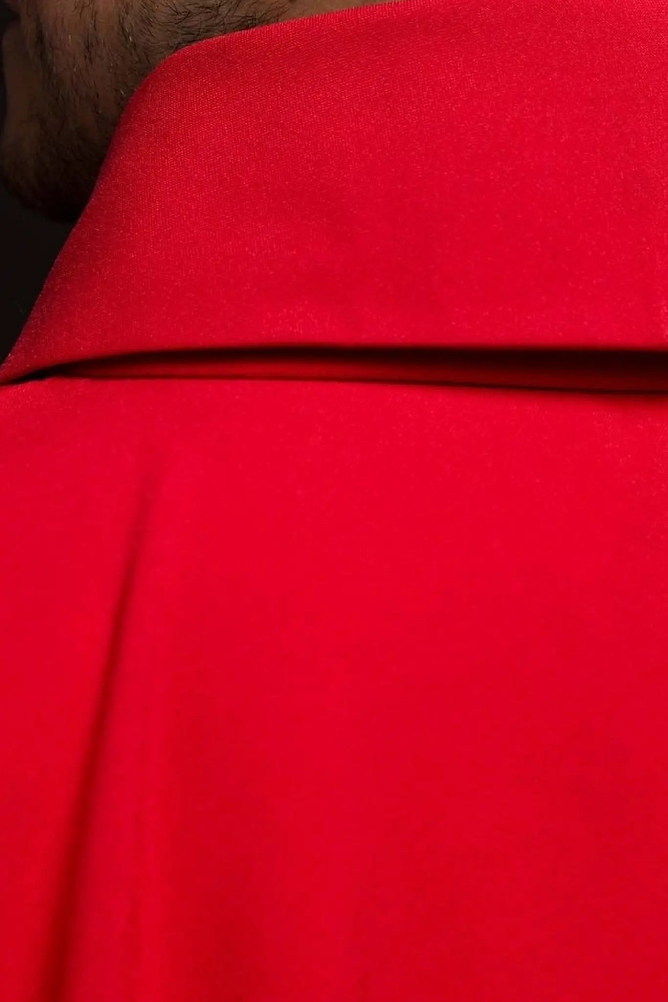 Casulla roja con bordado de la Cruz y Espigas