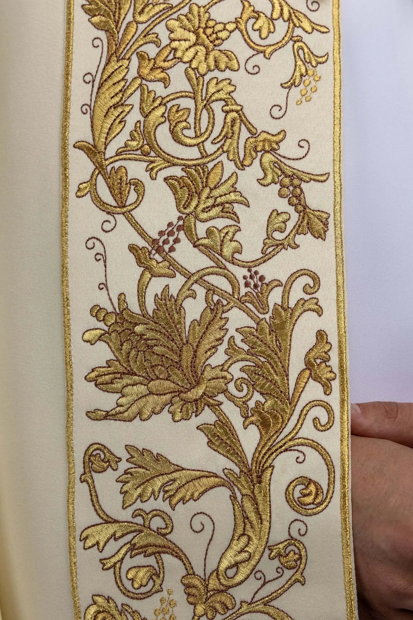 Capa litúrgica con bordado del Sagrado Corazón de Jesús