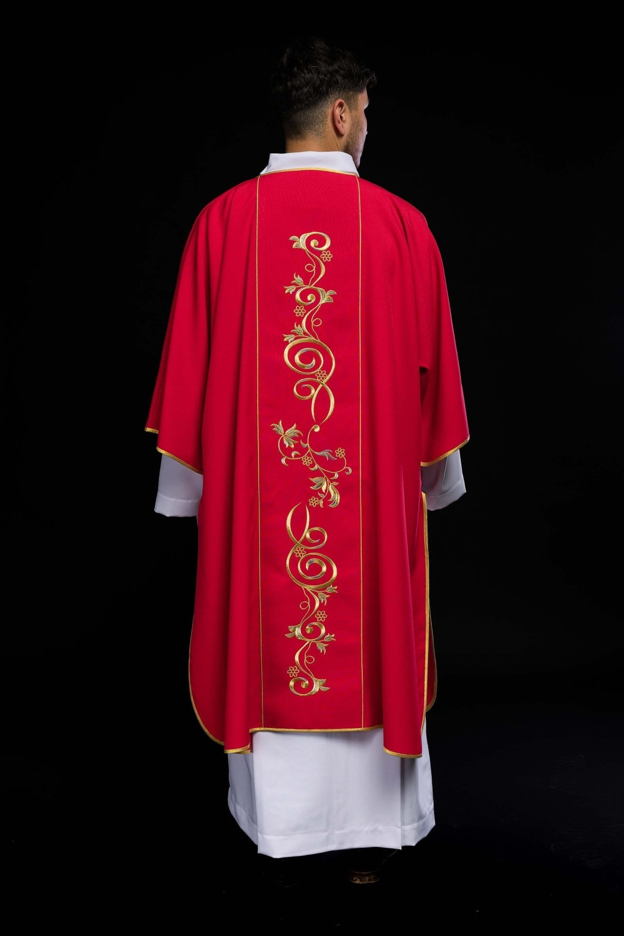 Dalmatyka czerwona z haftowanym pasem IHS