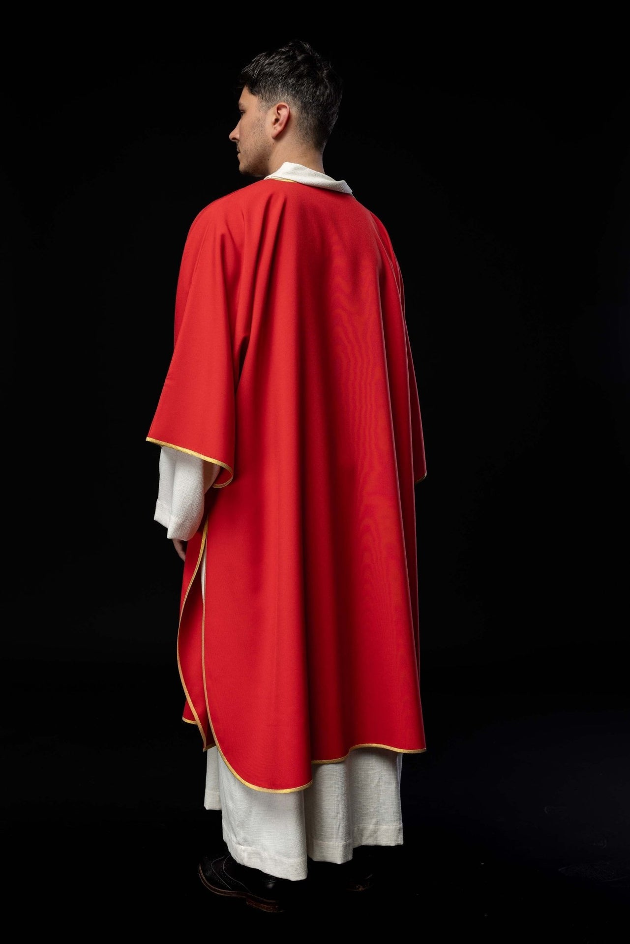 Dalmatyka gładka ze złotą lamówką czerwona