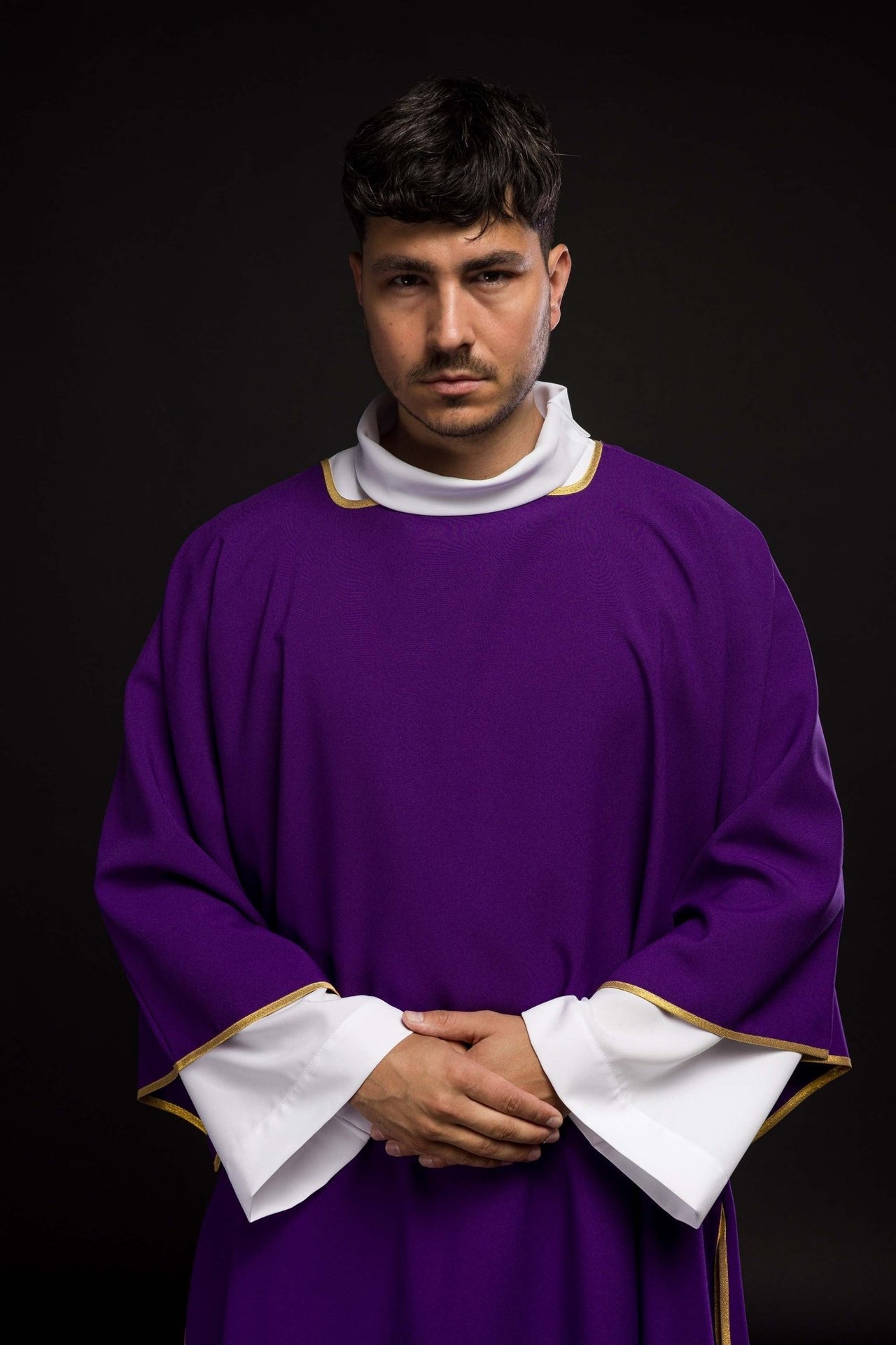 Dalmatyka gładka ze złotą lamówką fioletowa