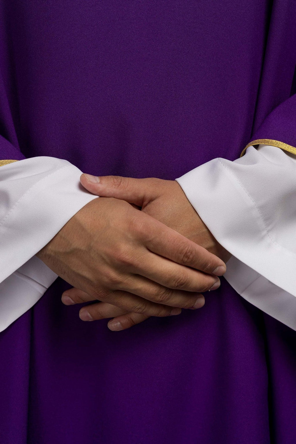 Dalmatyka gładka ze złotą lamówką fioletowa