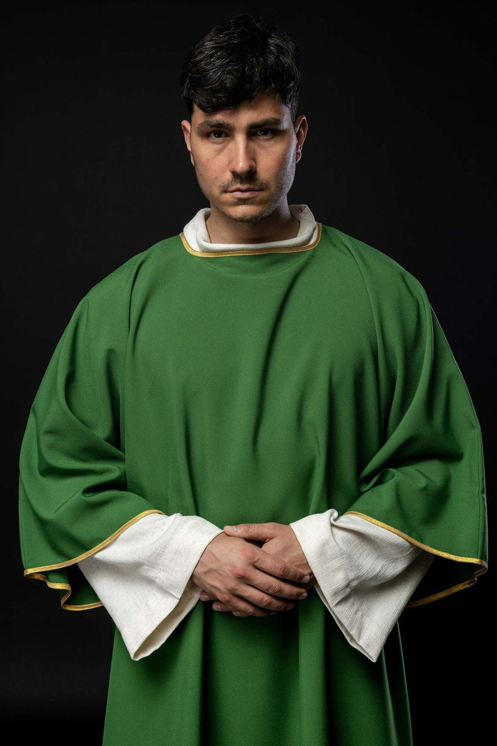 Dalmatyka gładka ze złotą lamówką zielona