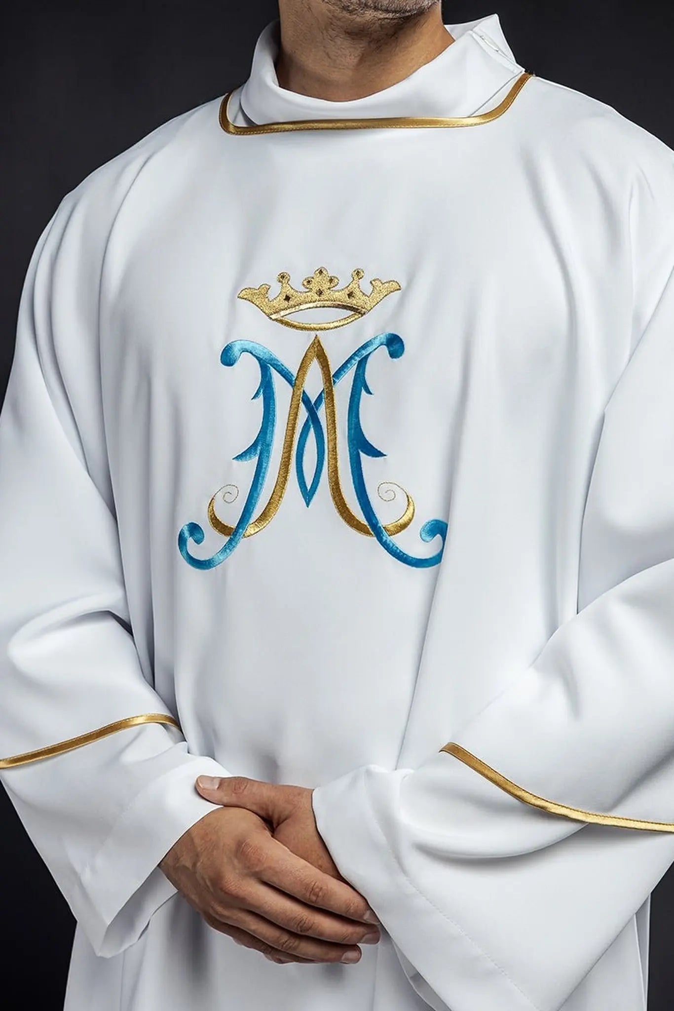 Dalmáticas con bordado mariano