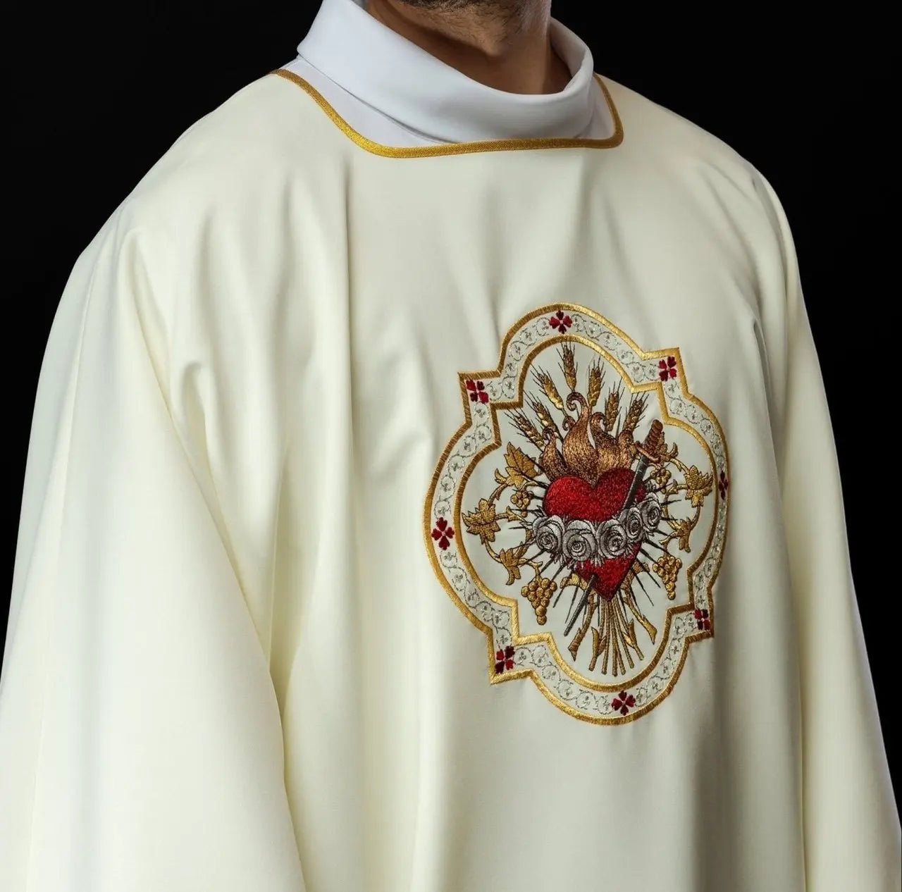 Dalmáticas con motivo del Sagrado Corazón de Jesús