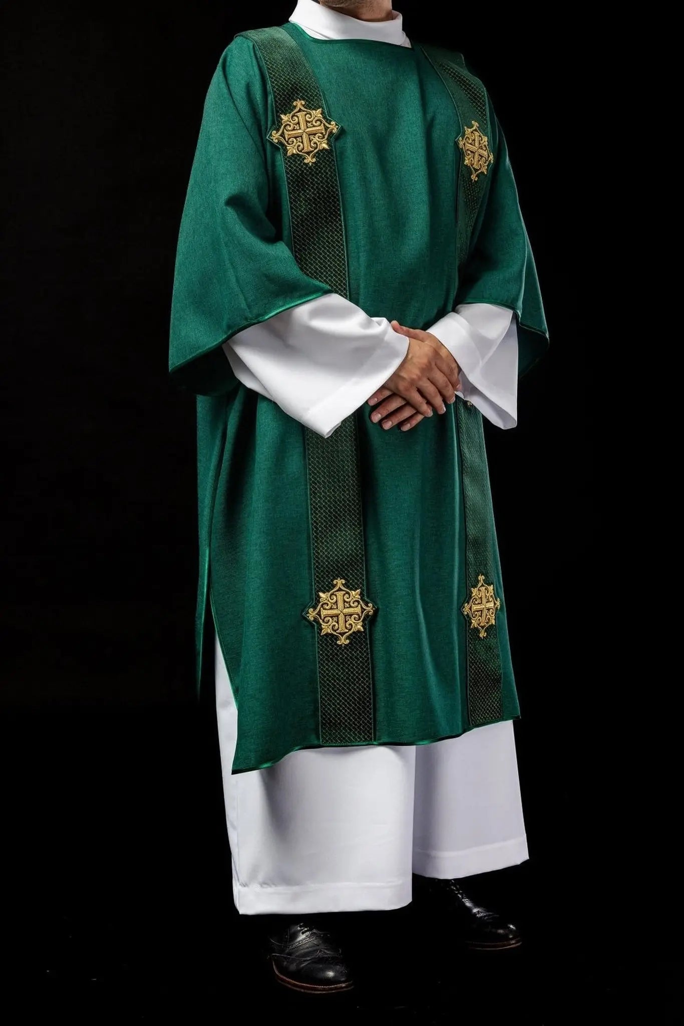 Dalmatica de terciopelo con rayas y símbolos de cruz – verde