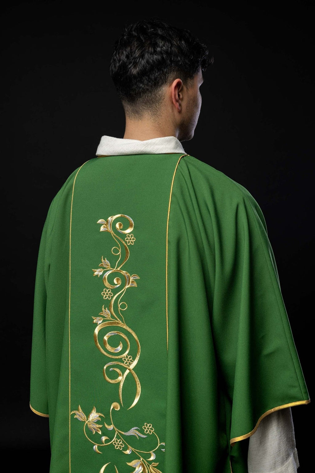 Dalmatyka zielona z haftowanym pasem IHS