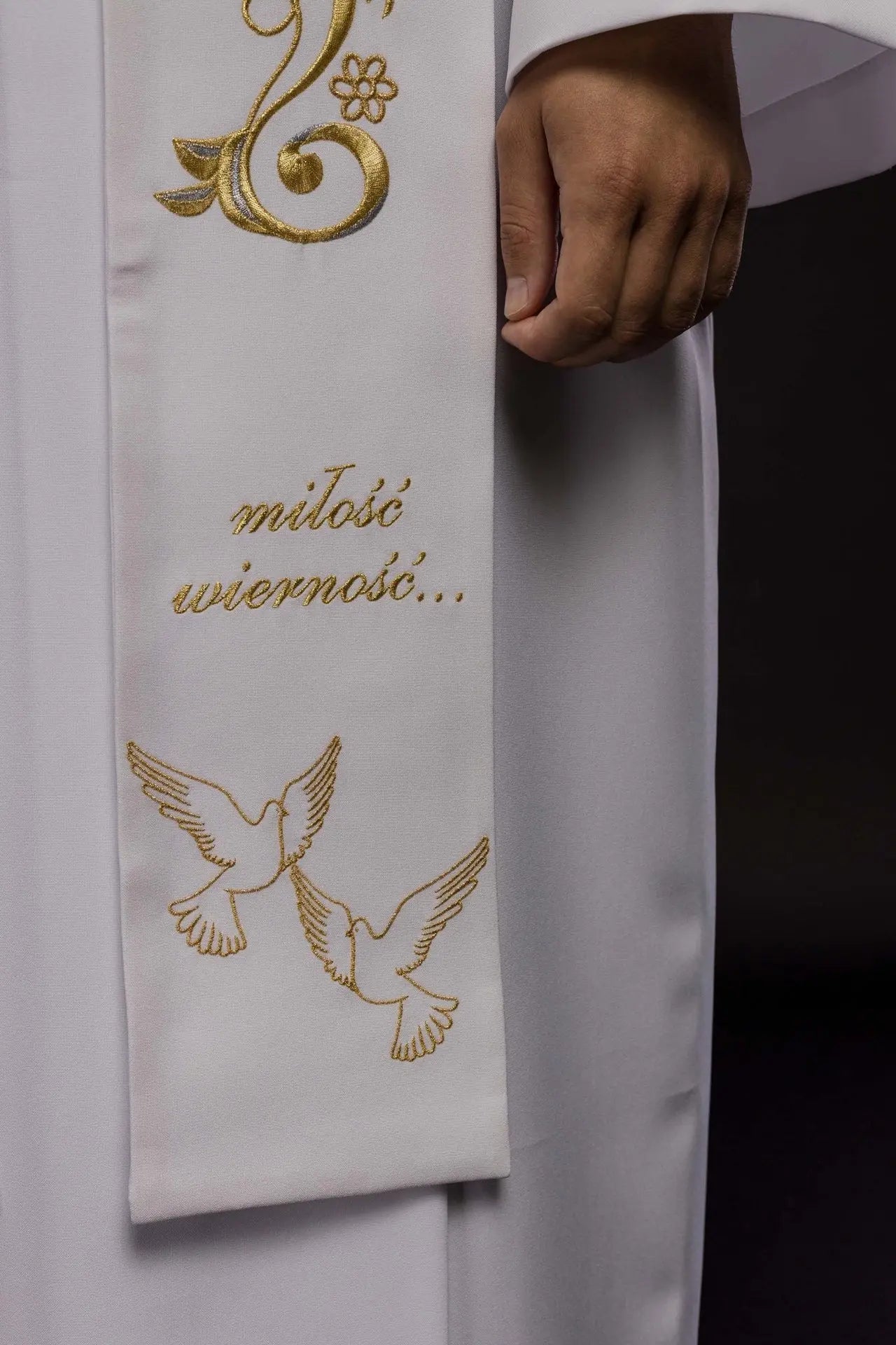 Estola de boda larga bordada en blanco