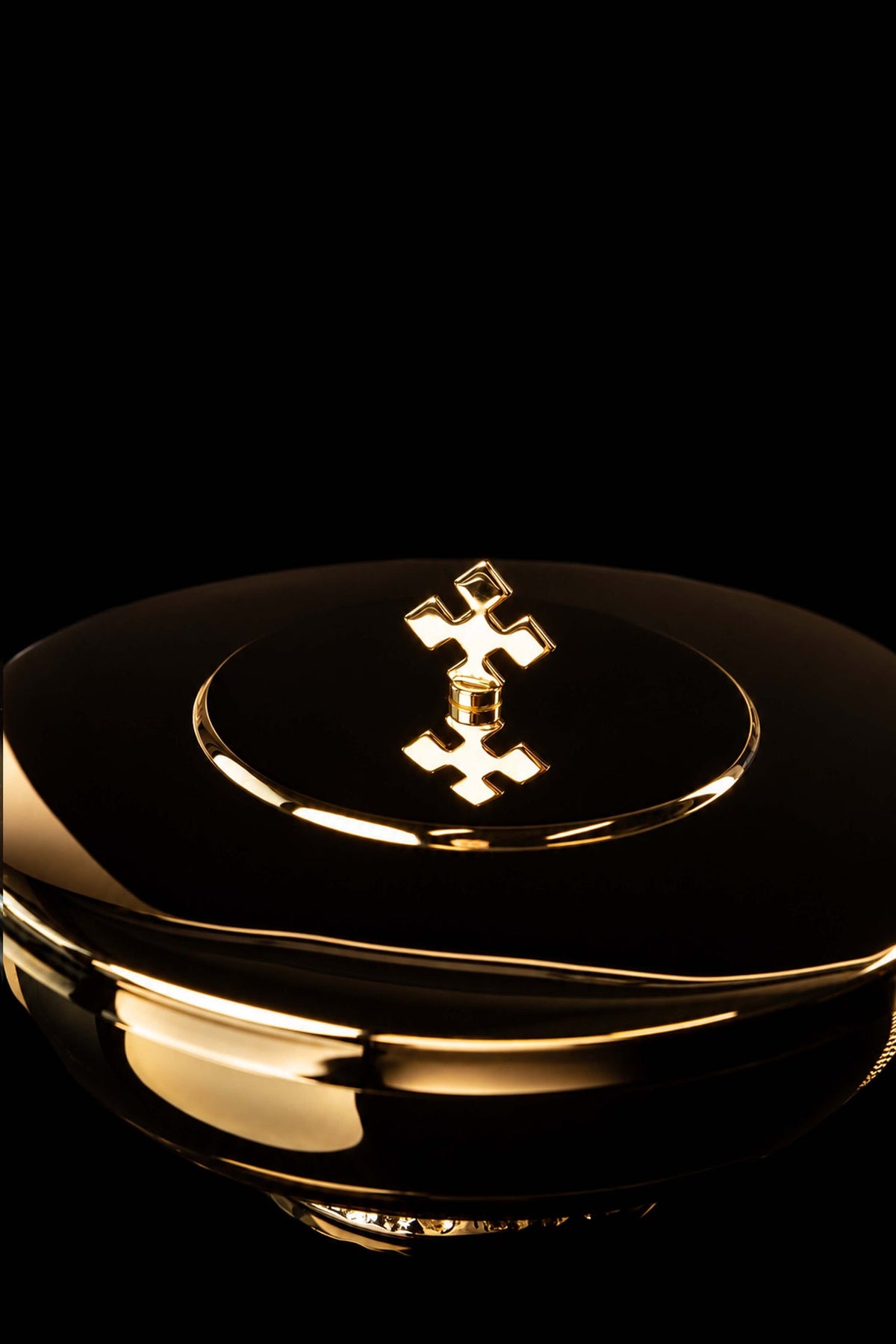 Gold-plated ciborium with decorative cross, lid close-up