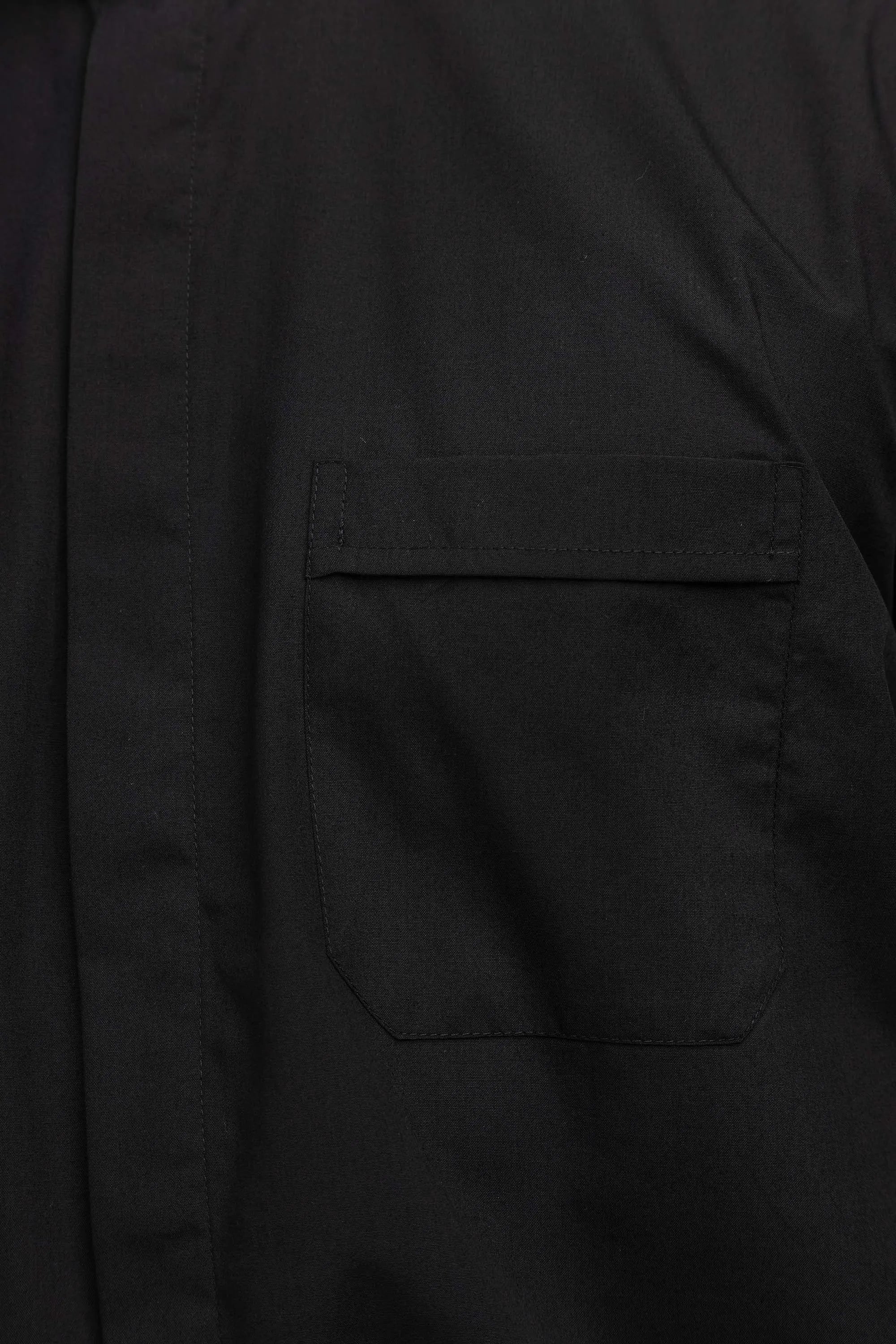 Camisa romana para clérigos negra de manga corta con solapa de cuello