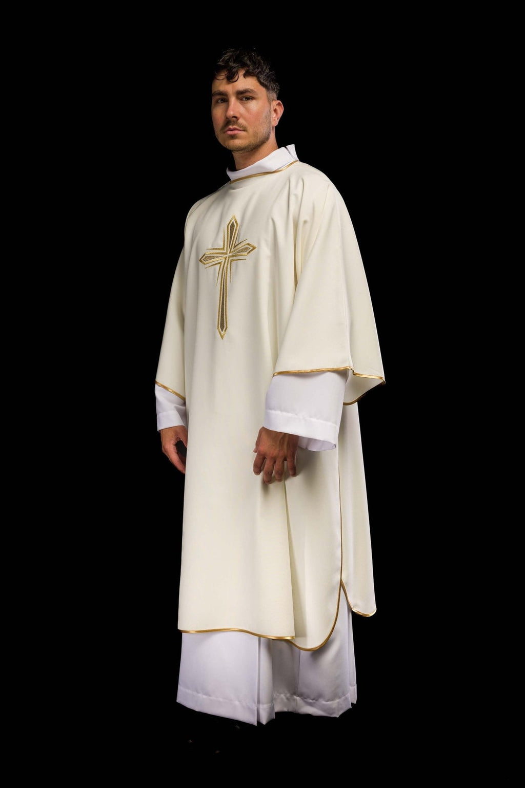 Ecru Dalmatyka z haftowanym złotym krzyżem