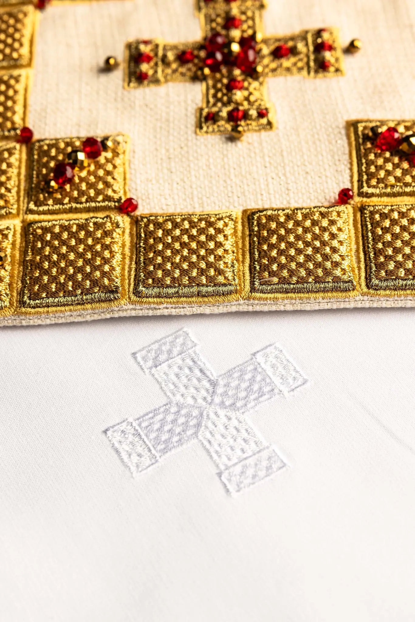 Ecru Handmade Chalice Linen Set with Natural Stones - HAFTINA ATELIER
