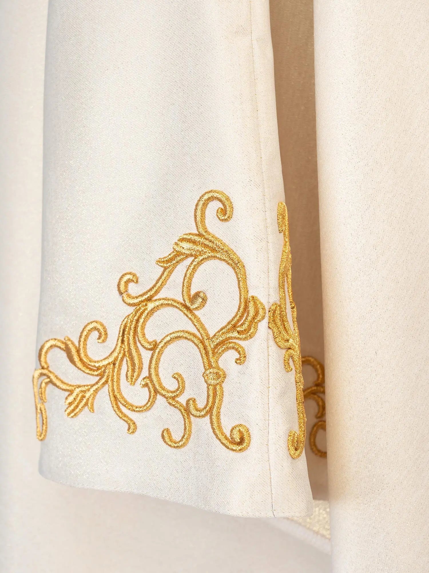Ecru Marian Chasuble with Embroidered Marian Symbol - HAFTINA ATELIER
