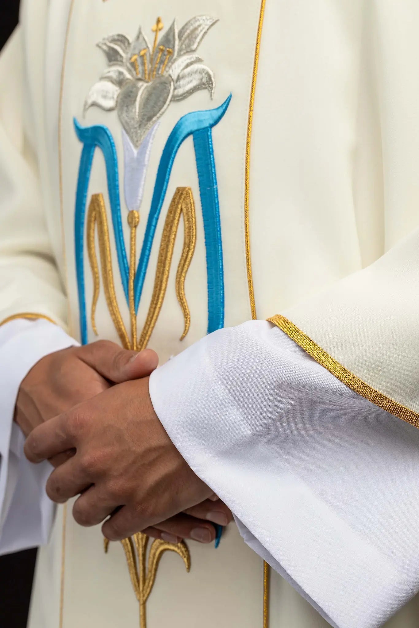 Ecru Marian Dalmatic with Embroidery and Gold Trim - HAFTINA ATELIER