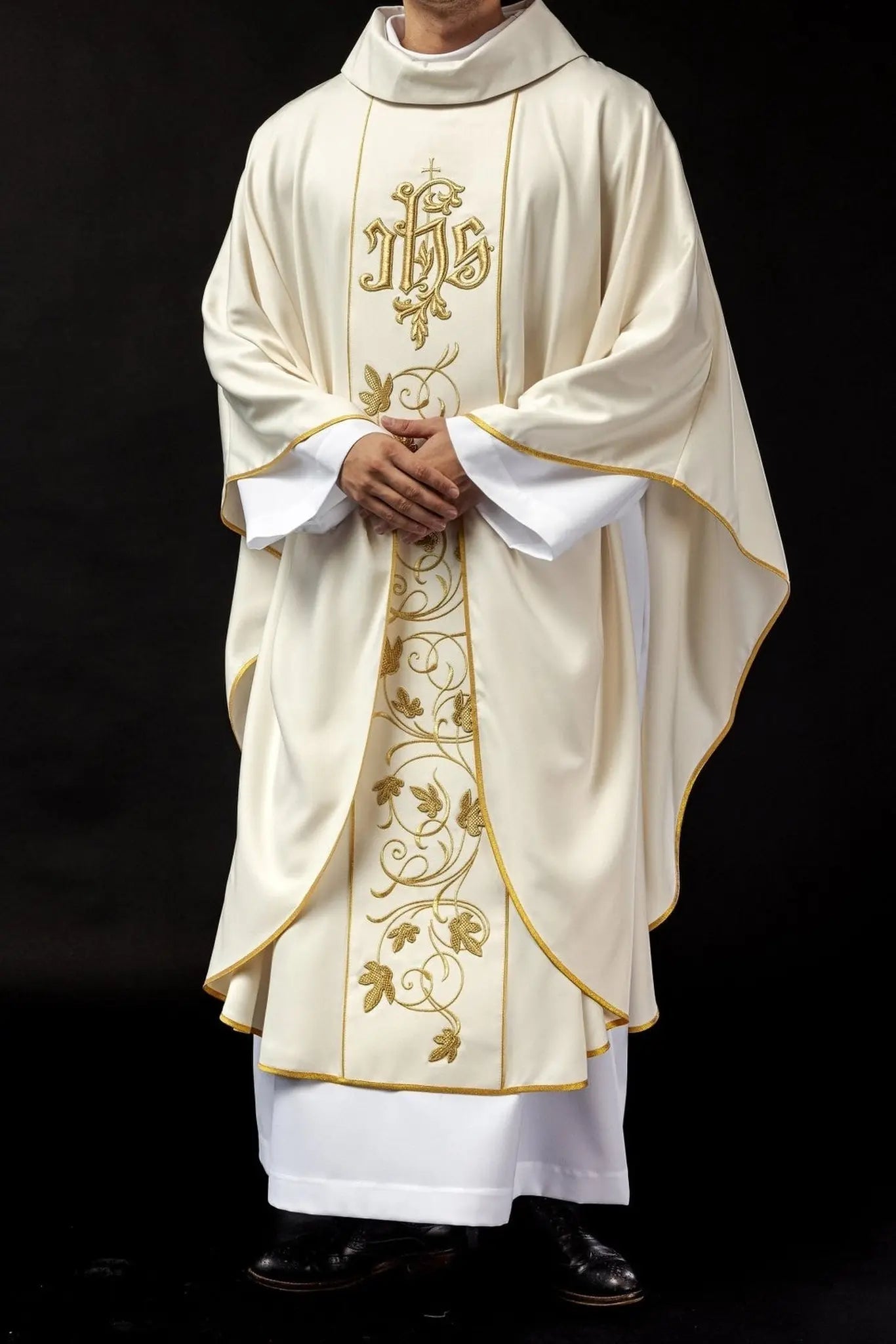 Ecru liturgical chasuble with richly decorated belt with floral motif and IHS