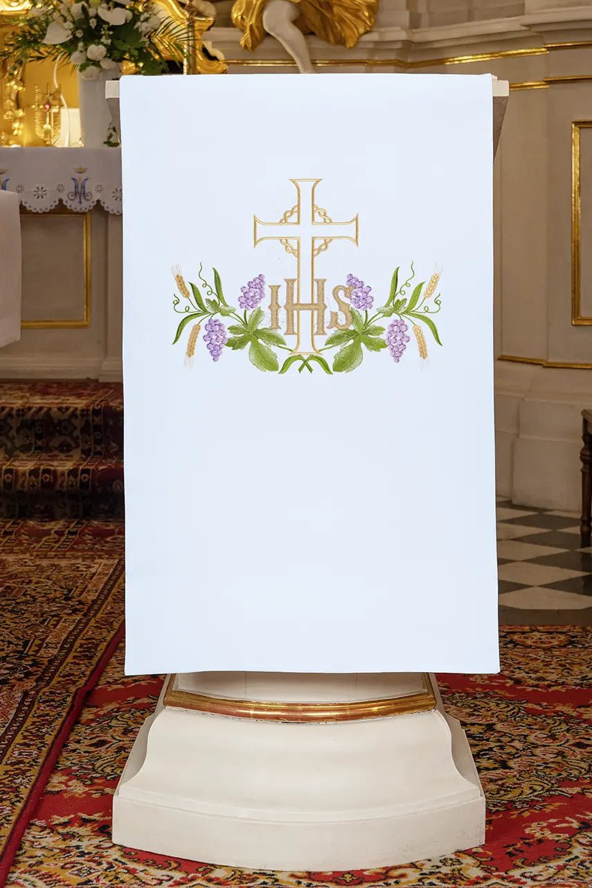 Embroidered lectern napkin with IHS motif and cross - HAFTINA ATELIER