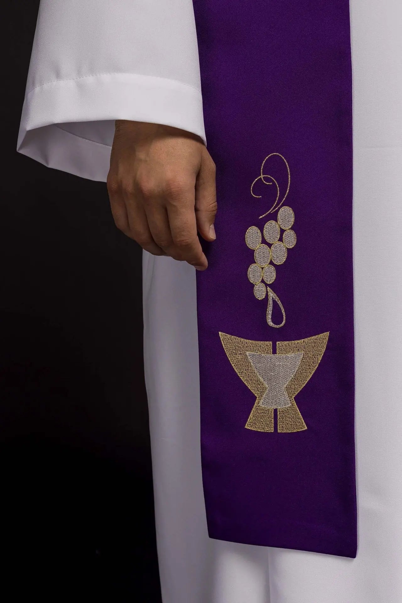 Estola de sacerdote púrpura bordada Cáliz, Espinas y Uvas