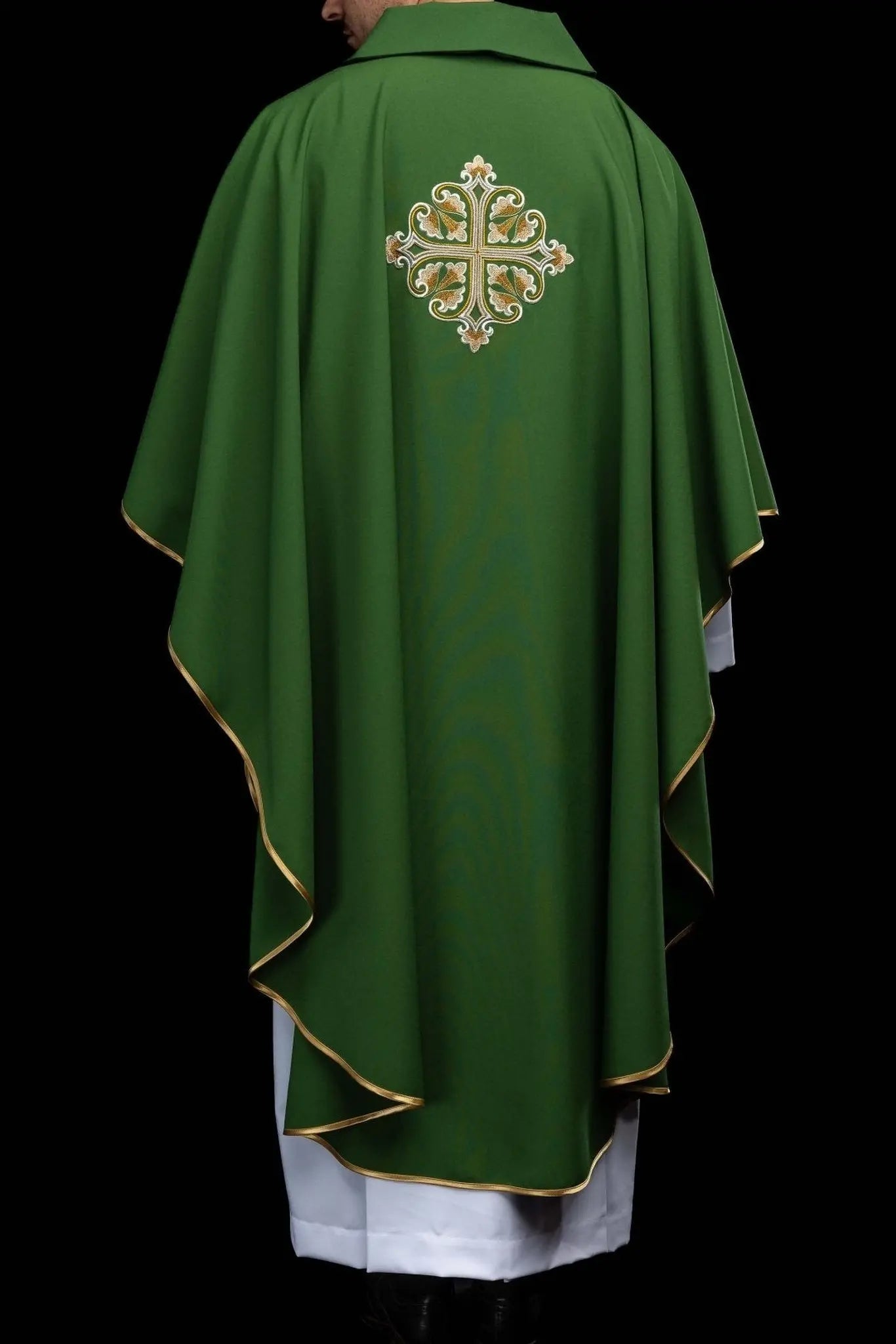 Green Embroidered Chasuble with Ornamental Cross and Wide Collar - HAFTINA ATELIER
