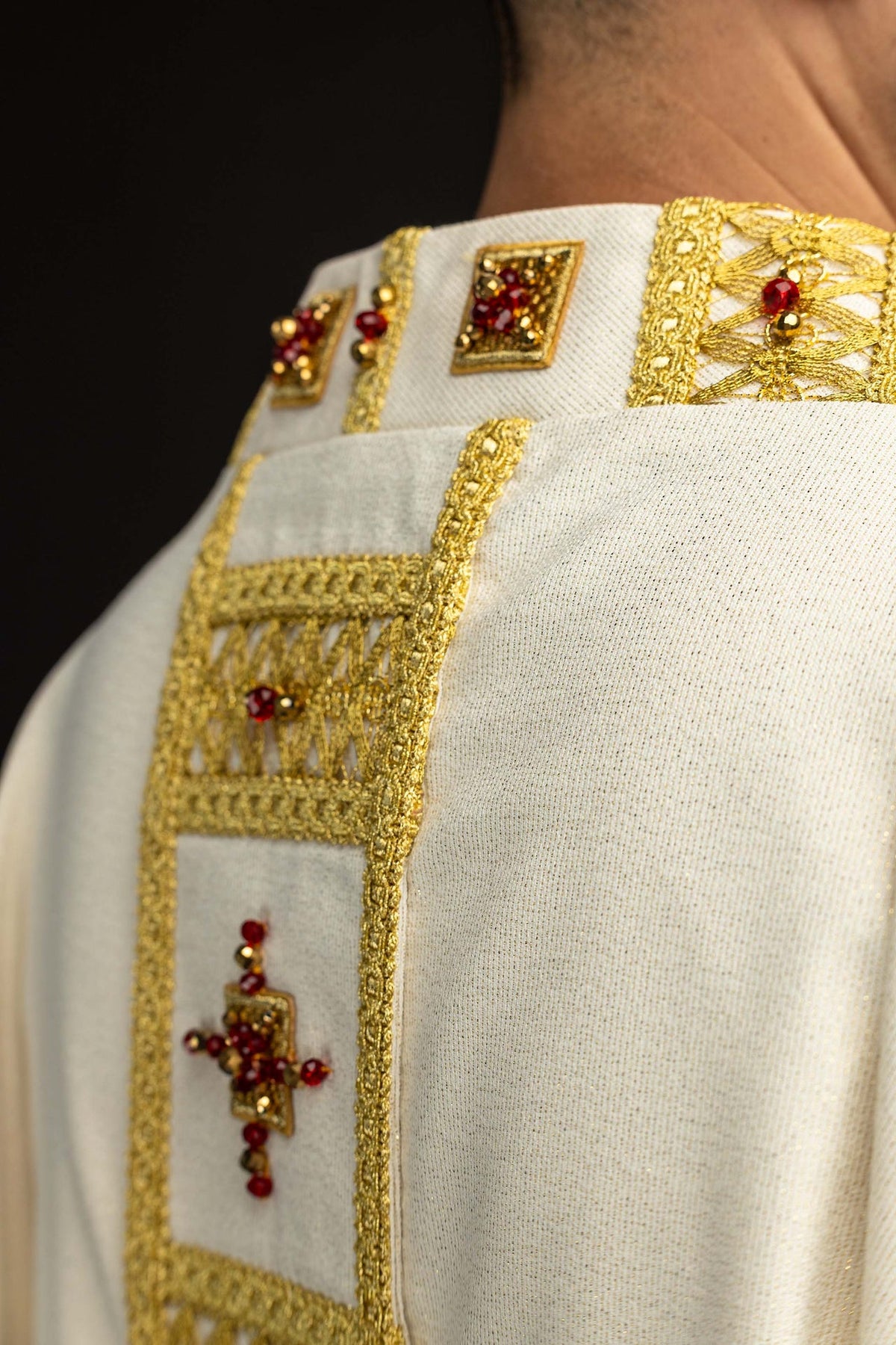 Marfil casulla para la Vigilia Pascual y la Transfiguración con galón central dorado, detalle
