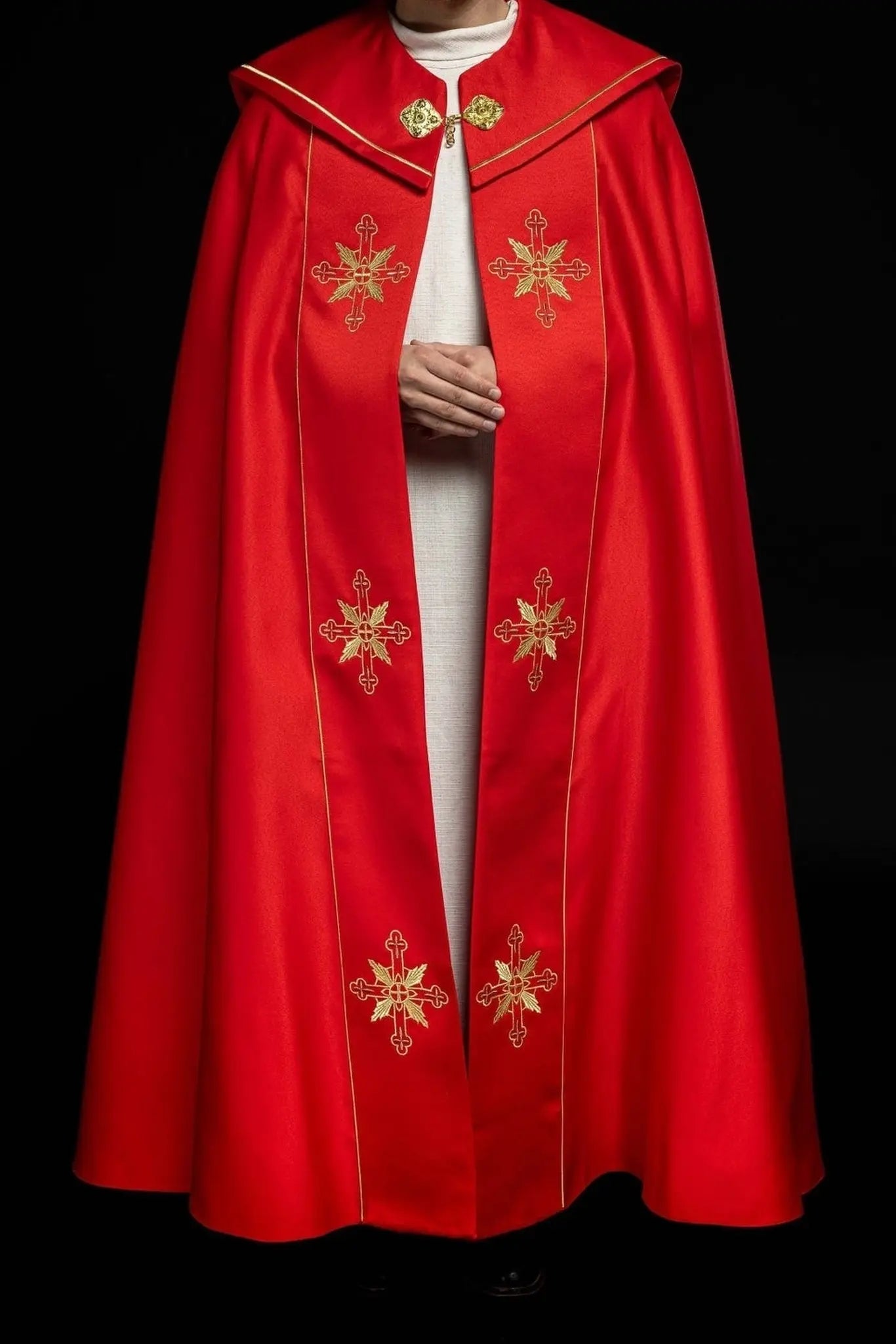 Capa eucarística con monograma IHS roja