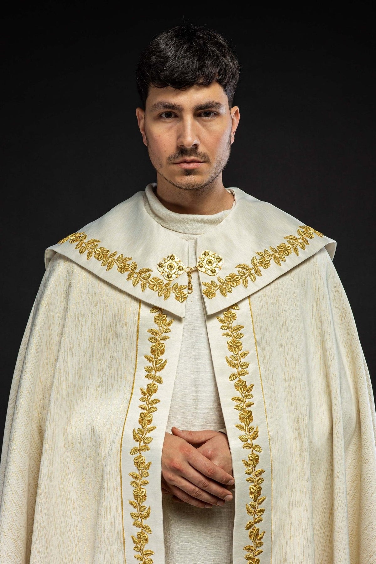 Kapa haftowana maryjna ecru