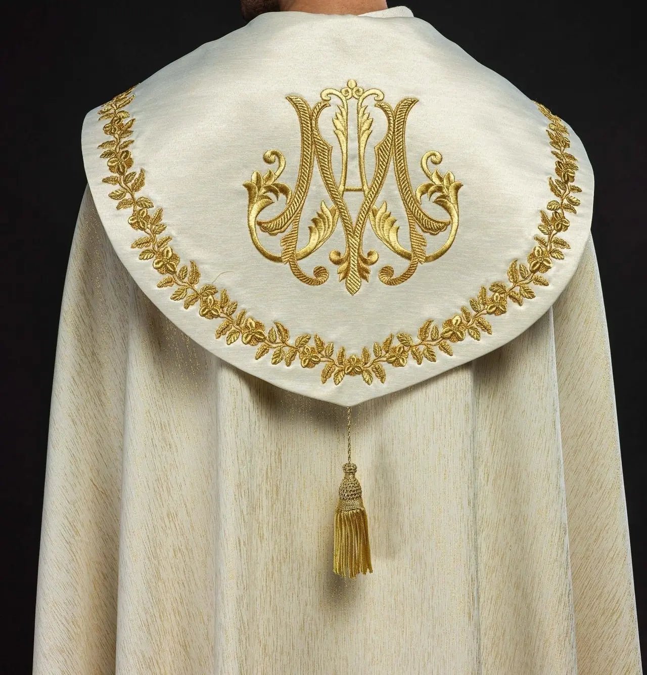 Colcha bordada mariana ecru