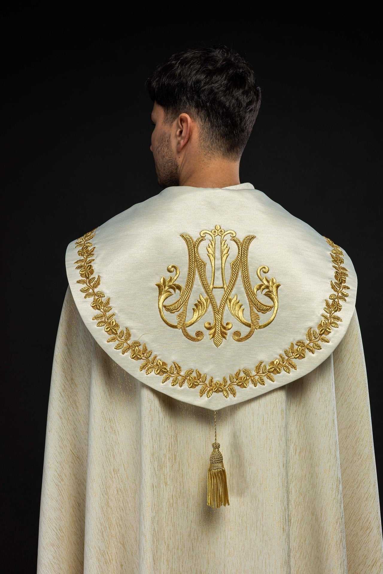 Kapa haftowana maryjna ecru