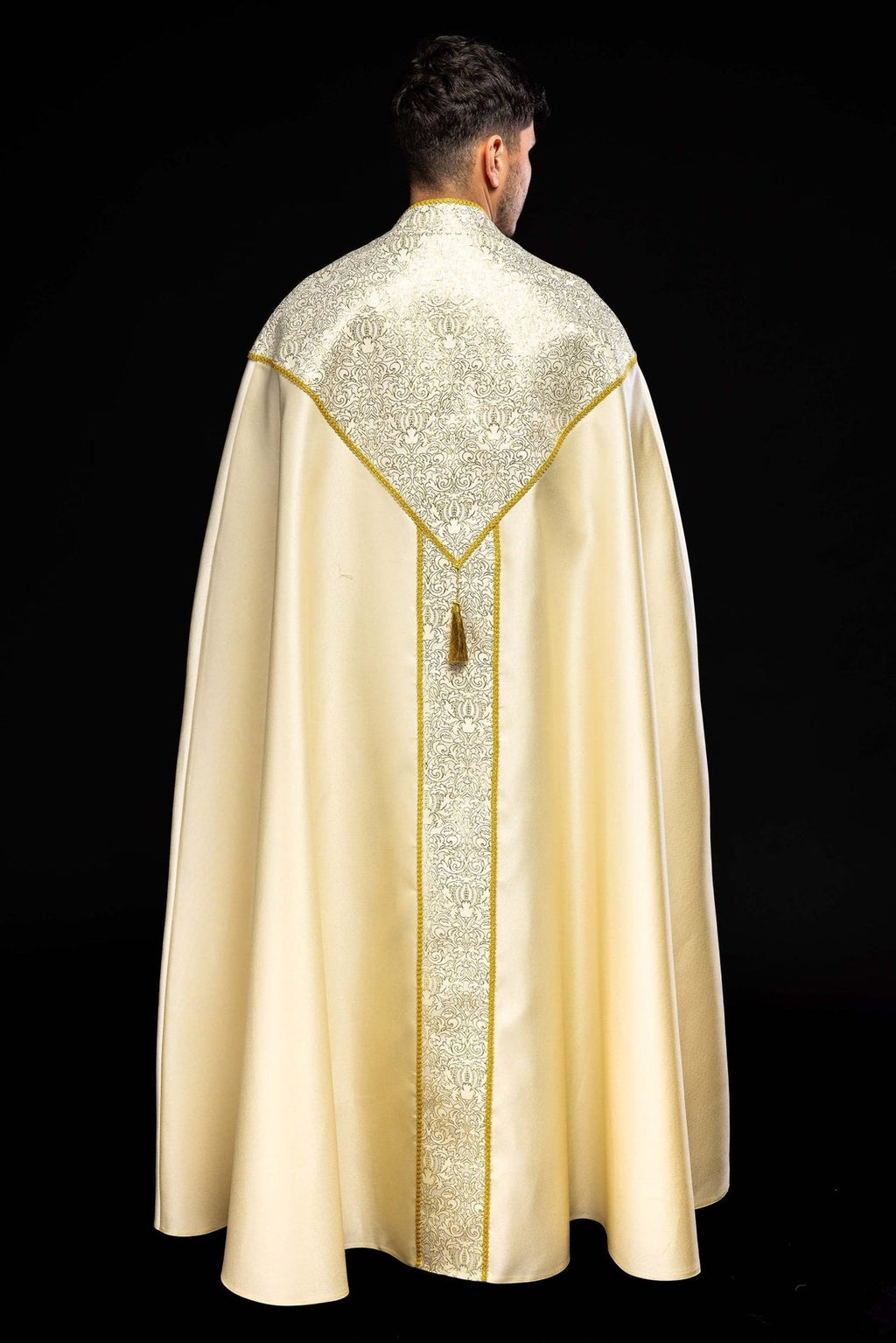 Kapa haftowana ozdobiona tkanina żakardowa ecru