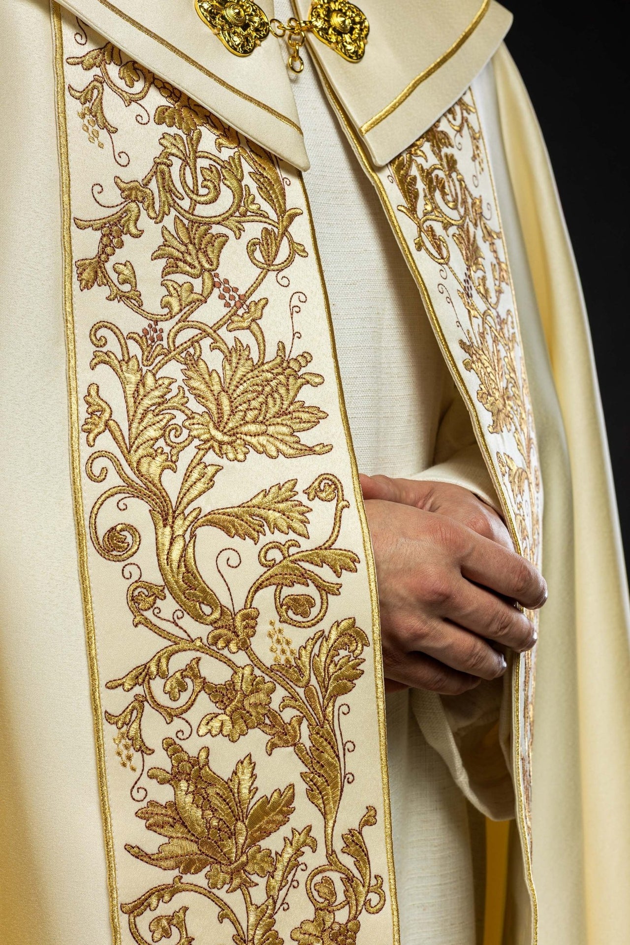 Kapa liturgiczna haftowana Kielich ecru