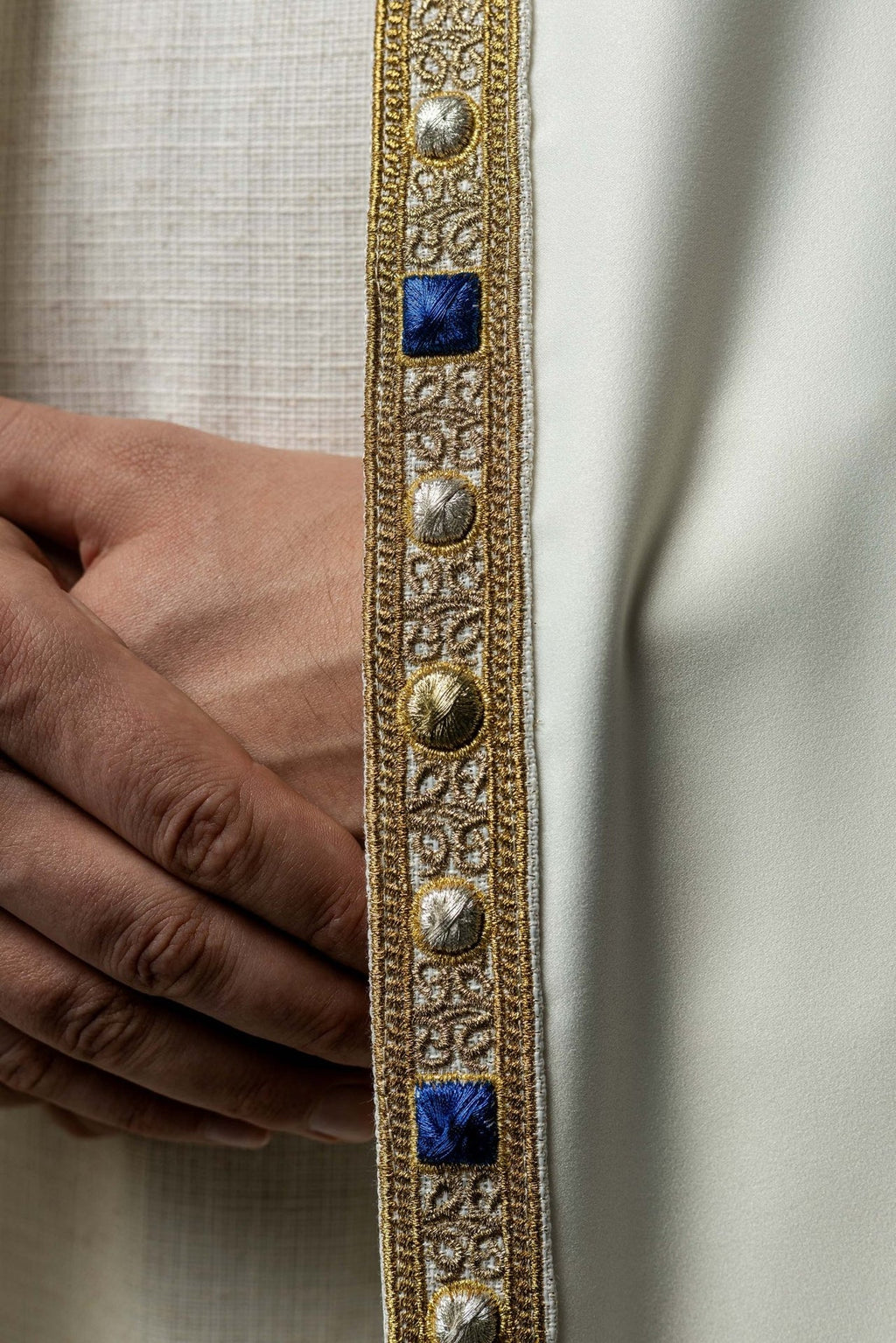 Kapa liturgiczna haftowana z herbem maryjnym