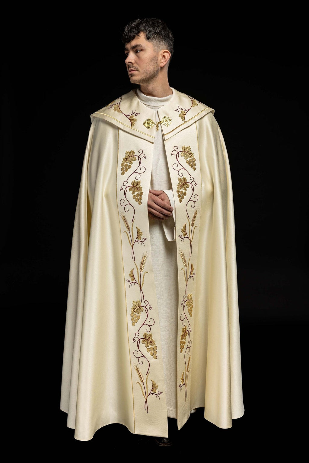 Kapa z wzorem IHS i winogronami w kolorze ecru