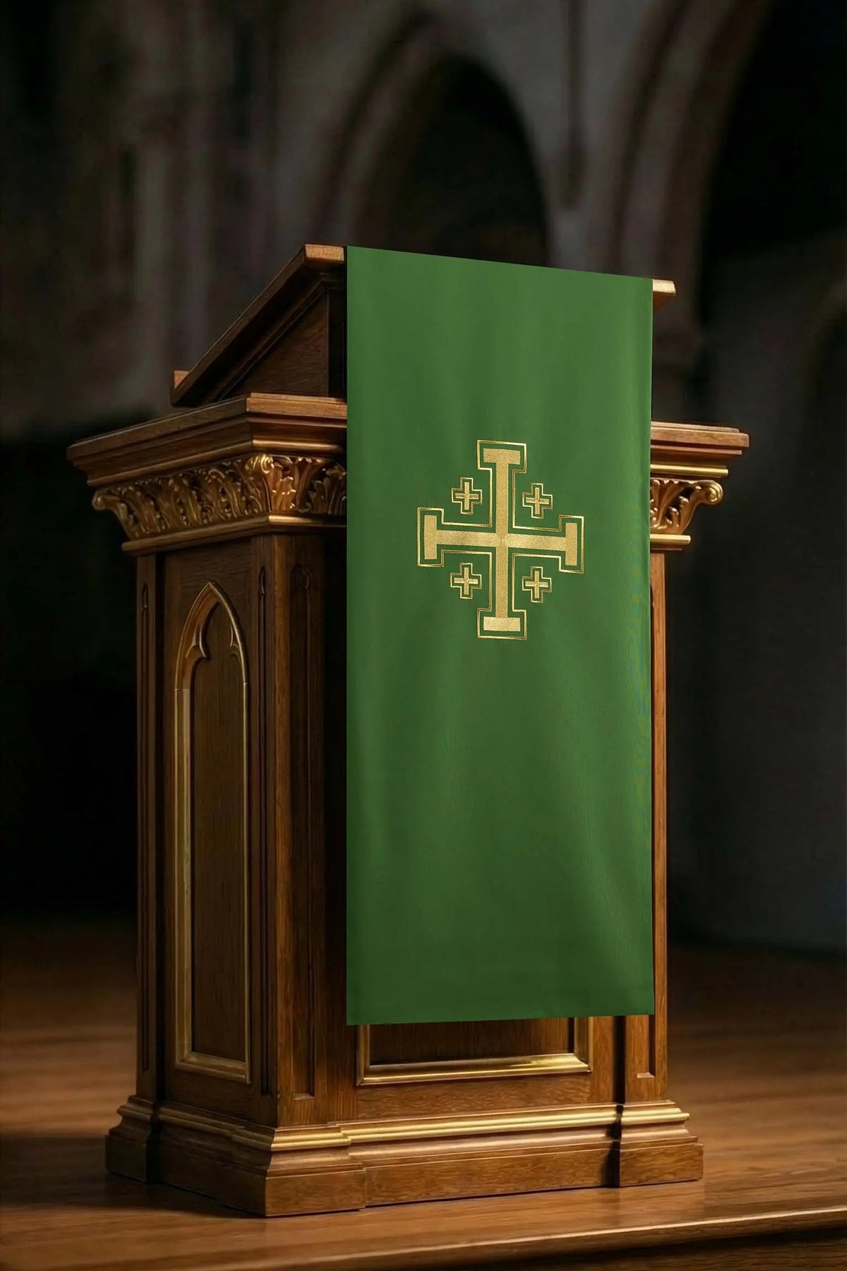 Verde paño de atril para el Tiempo Ordinario con la Cruz de Jerusalén bordada, vista frontal