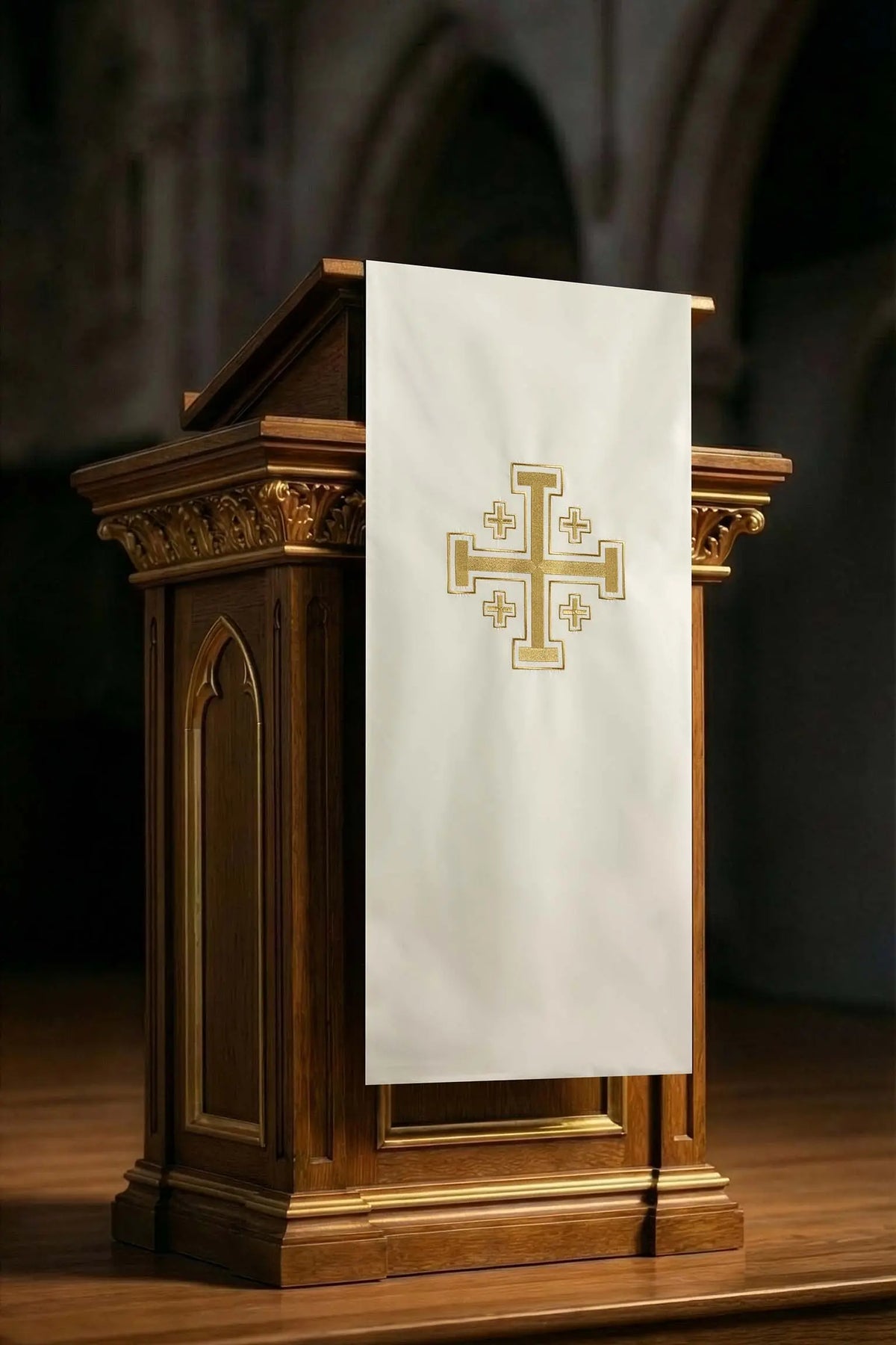 Paño de atril marfil con Cruz de Jerusalén bordada, signo de Cristo, vista frontal
