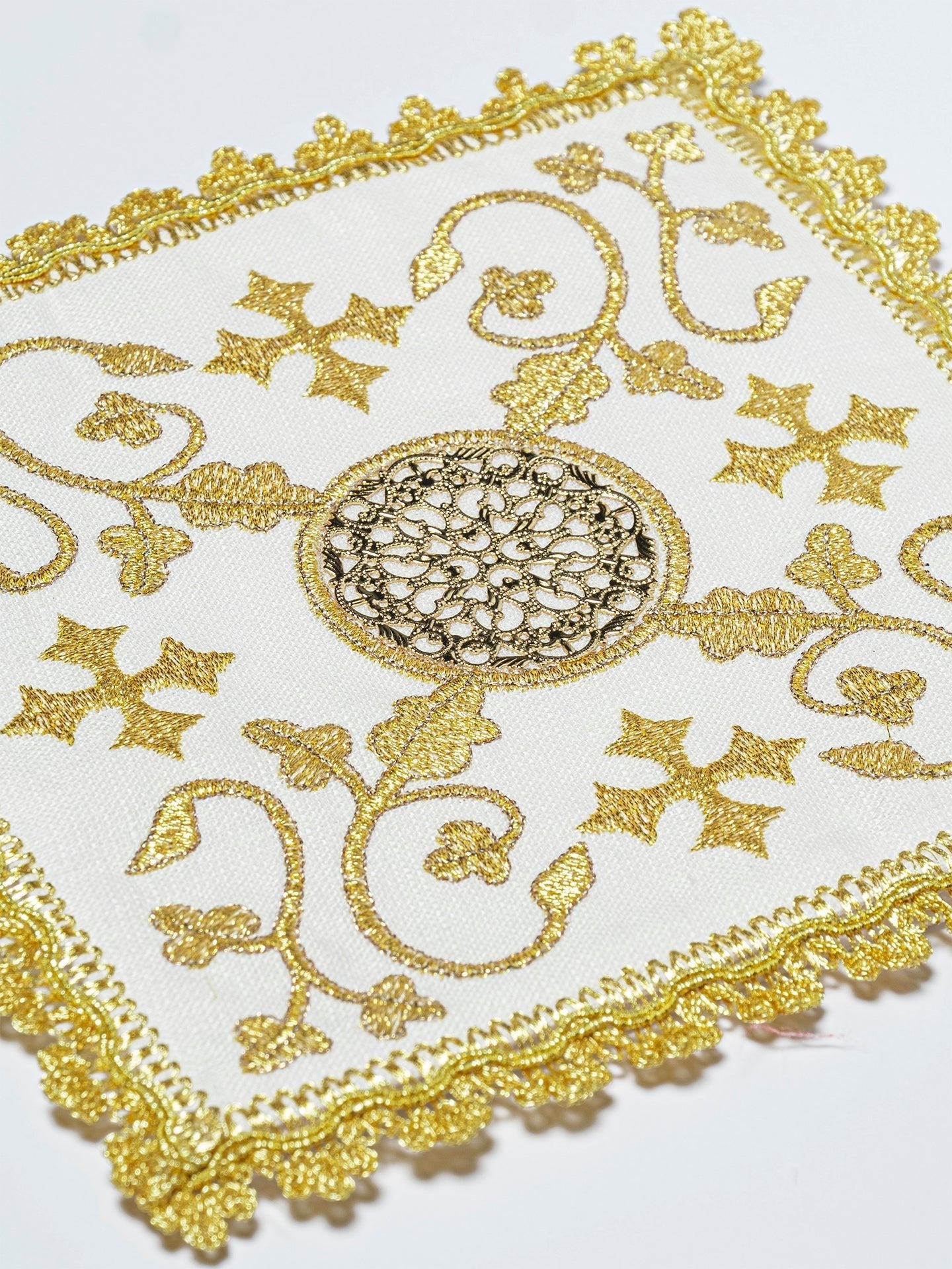 Komplet kielichowy bogato haftowany