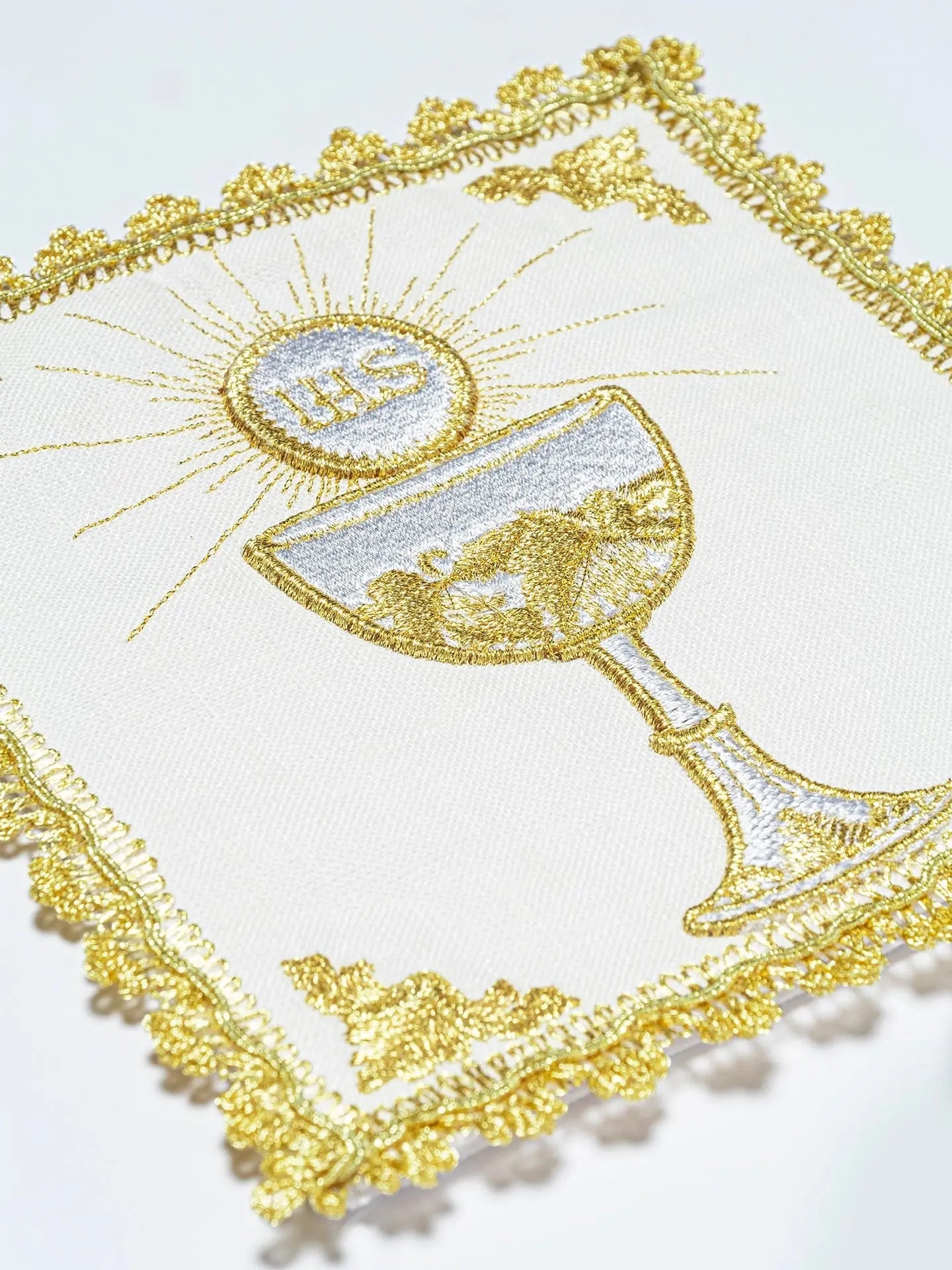 Juego de cáliz con motivo de cáliz dorado