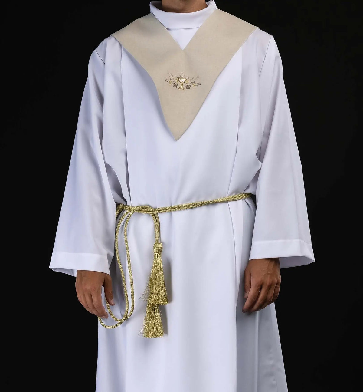 Paliusz blanco con bordado de cáliz eucarístico en marfil, vista frontal completa